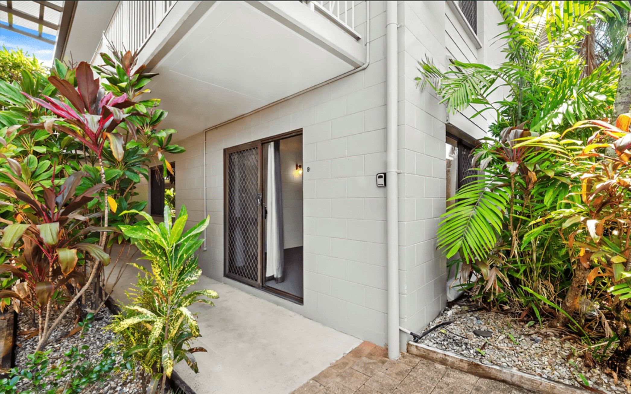 9/235-237 Mcleod Street, Cairns North, QLD 4870