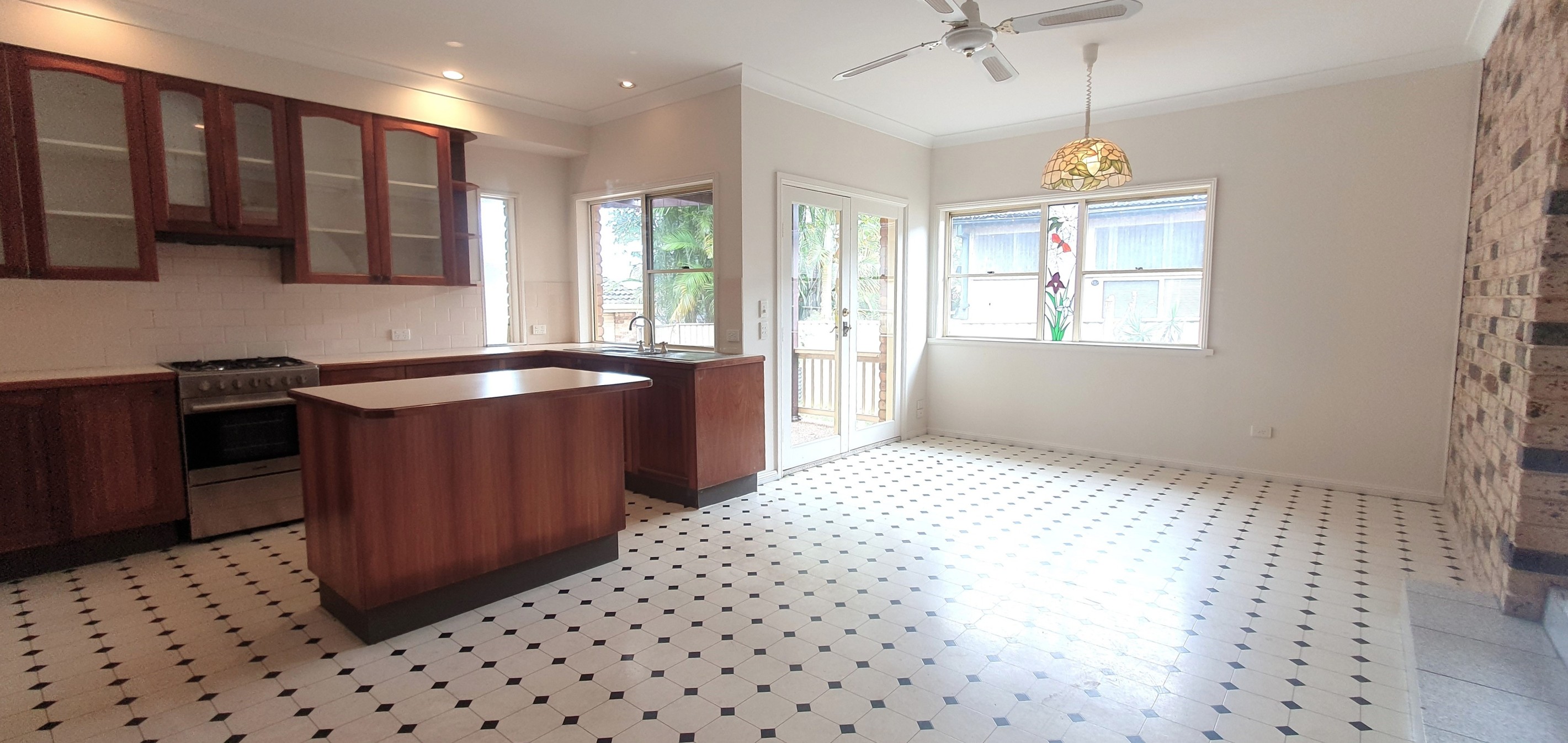 135 Bateau Bay Road, Bateau Bay, NSW 2261