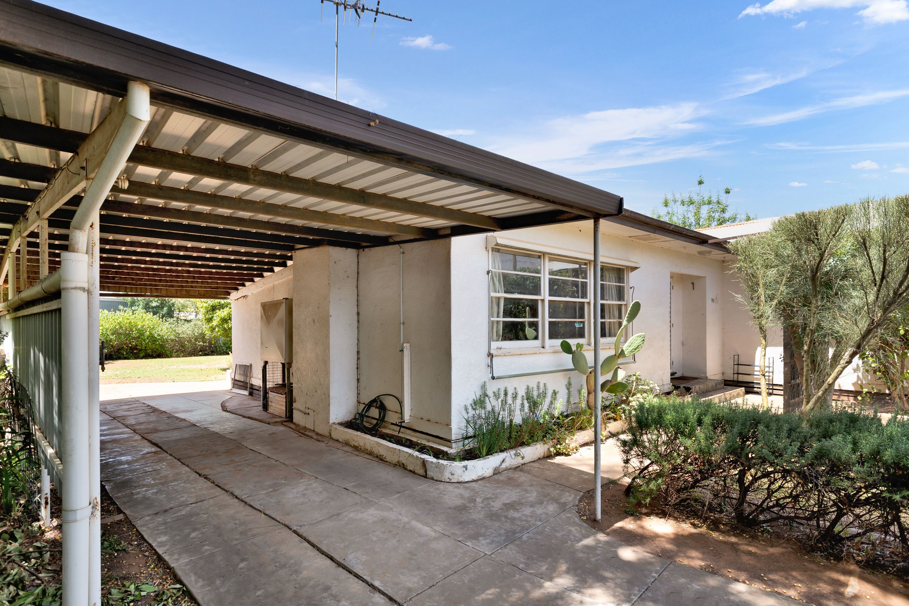 138 Hawthorn Grove — photo 4 of 30