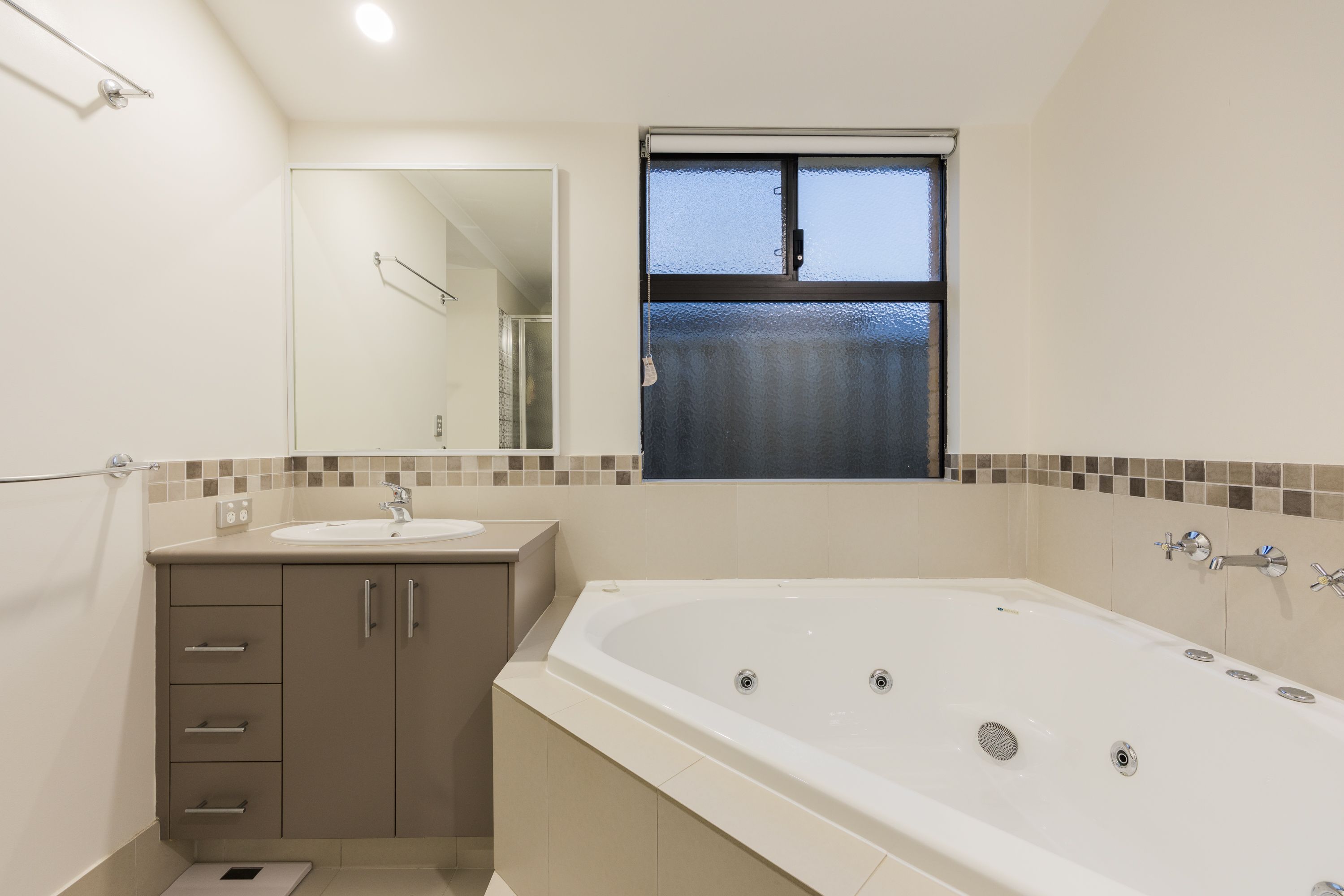 18 Hoffman Way — photo 15 of 26