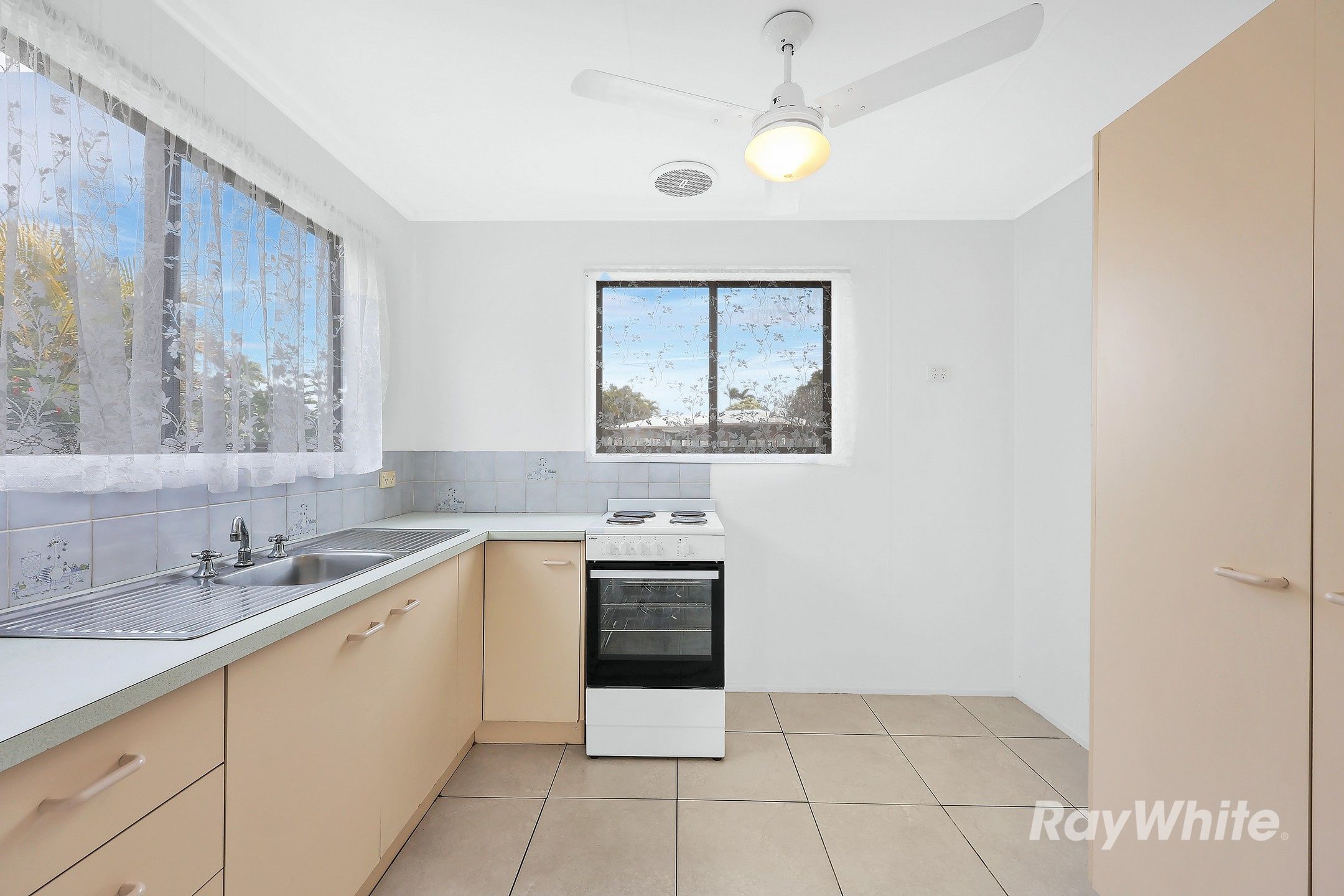 36 Shoreline Crescent — photo 7 of 23