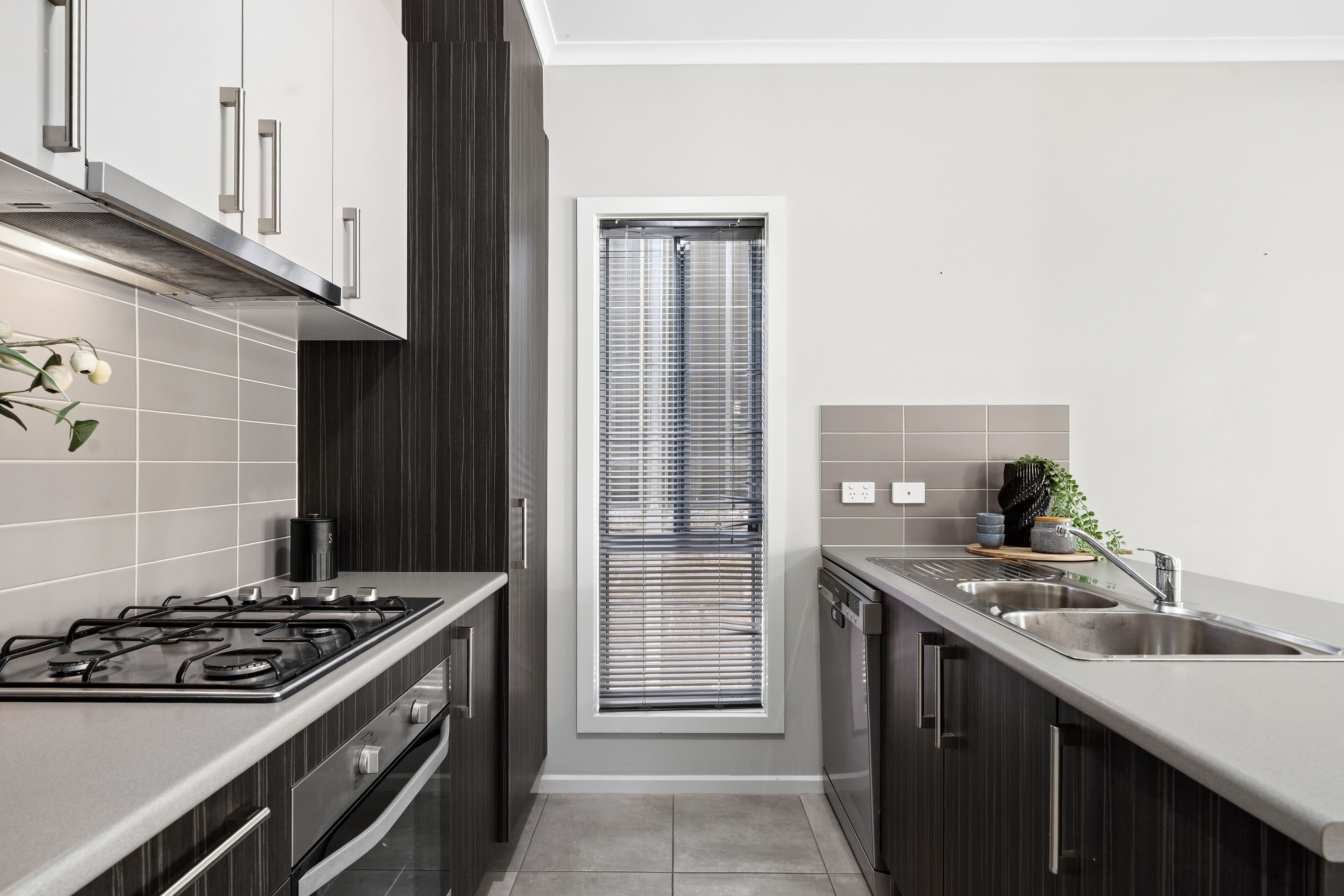 3/65 Tania Drive — photo 8 of 16