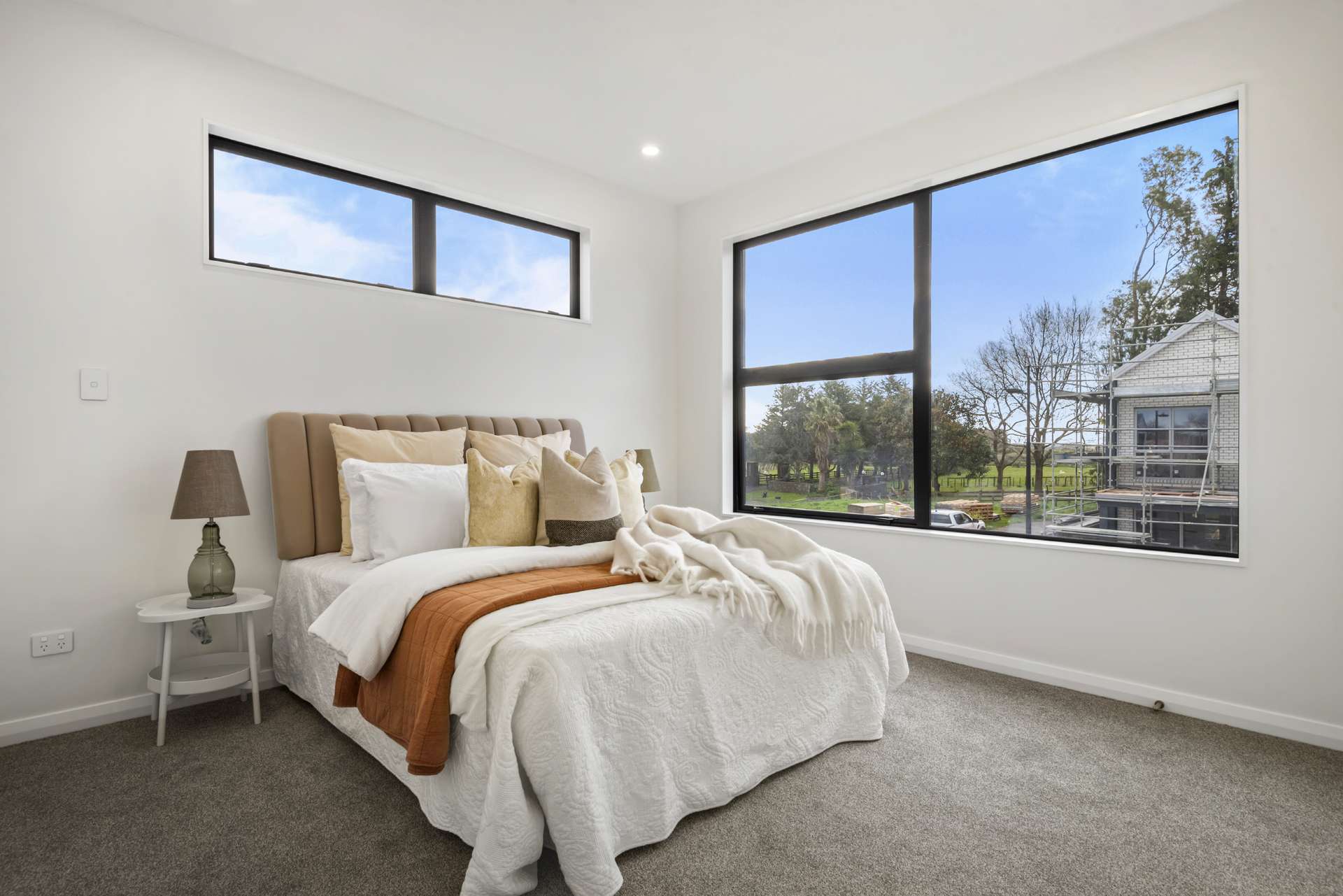 31 Burberry Heights photo 13