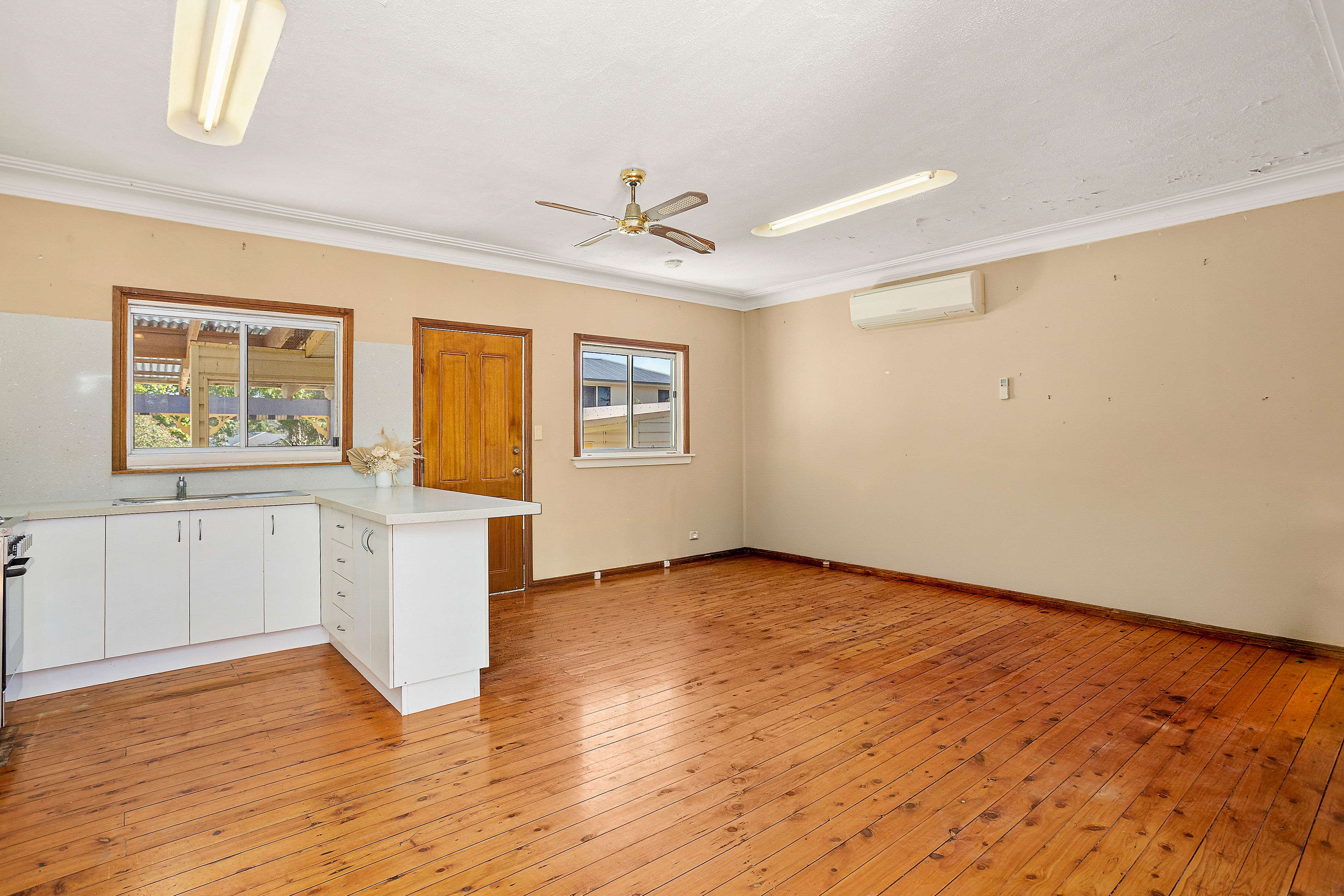 12 Beach Road — photo 3 of 12