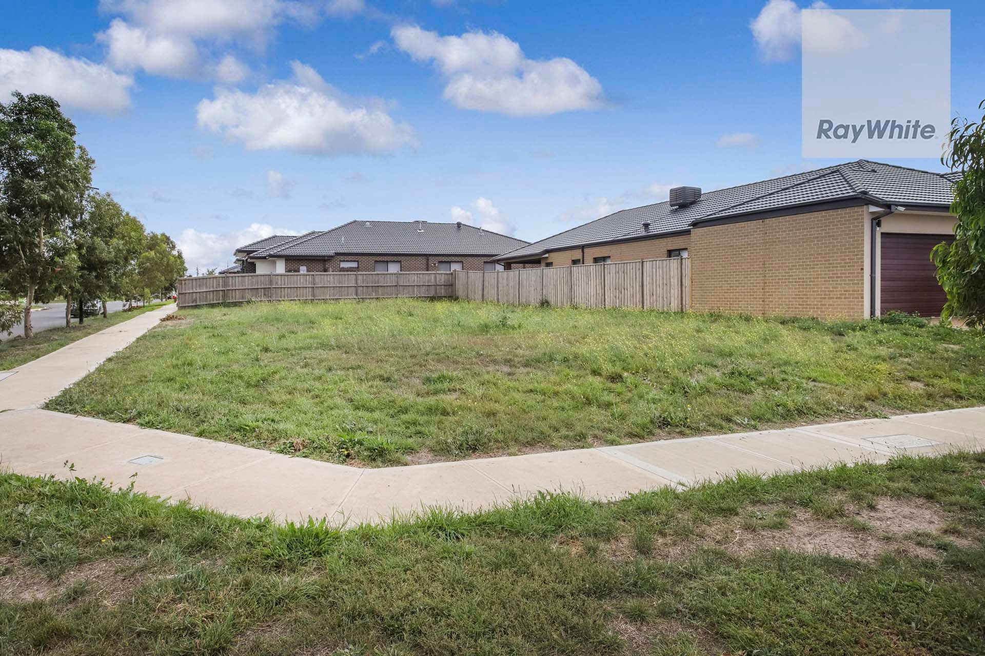 28 Dahlia Crescent (TRILLIUM ESTATE), Mickleham, VIC 3064