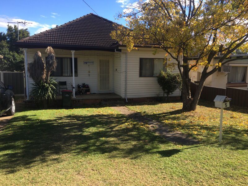 5 Phyllis Street, Minto, NSW 2566