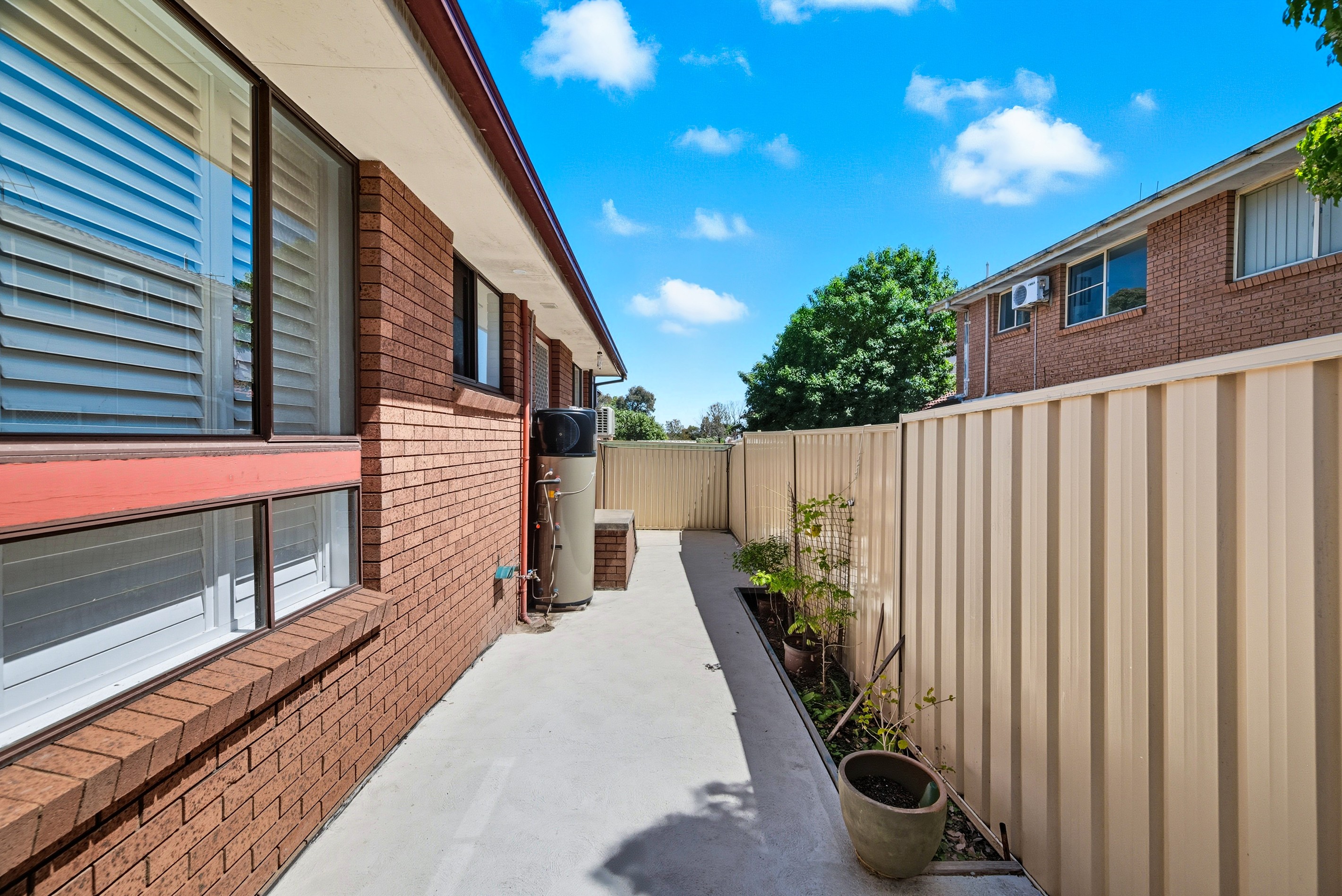 2/65 Canterbury Road, Glenfield, NSW 2167