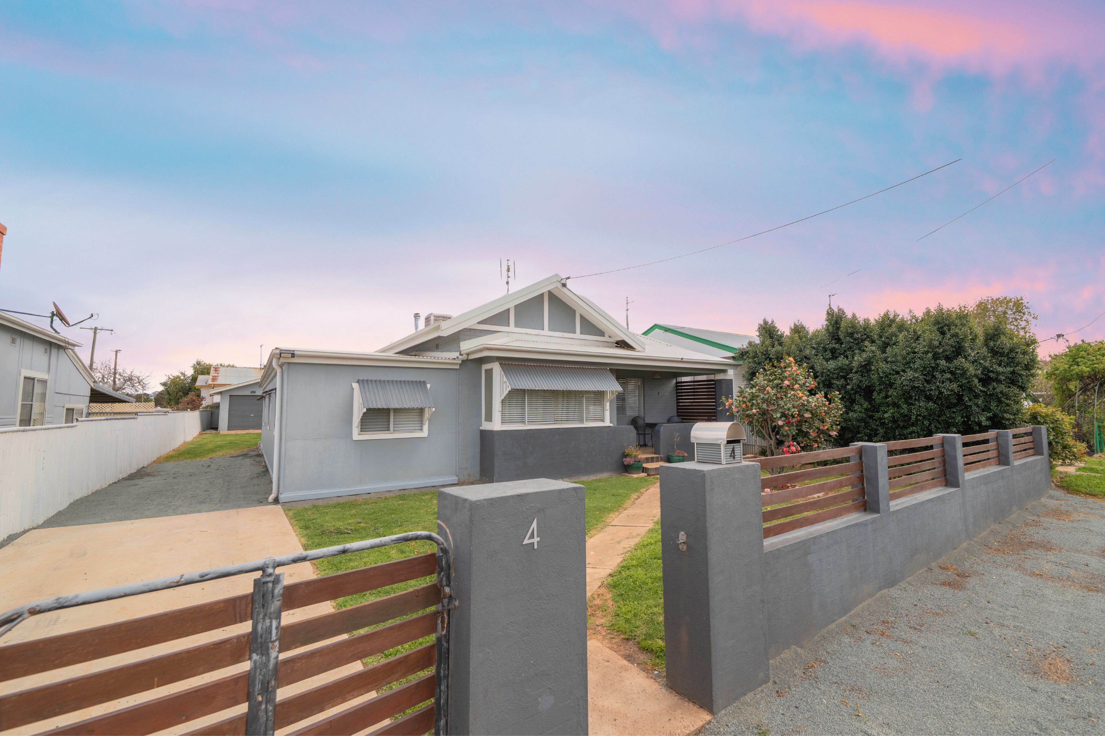 4 Armstrong Street, Parkes NSW 2870