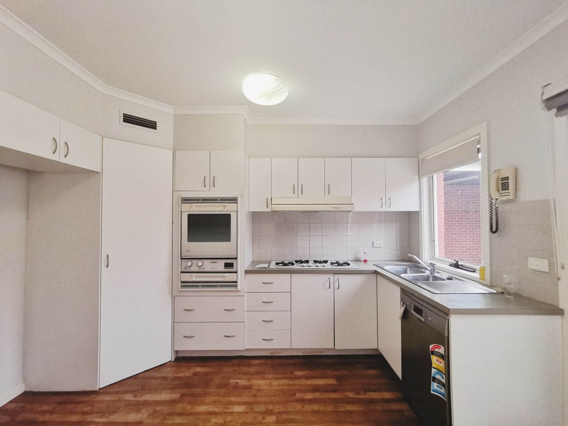 2/67 Euston Road, Hughesdale, VIC 3166