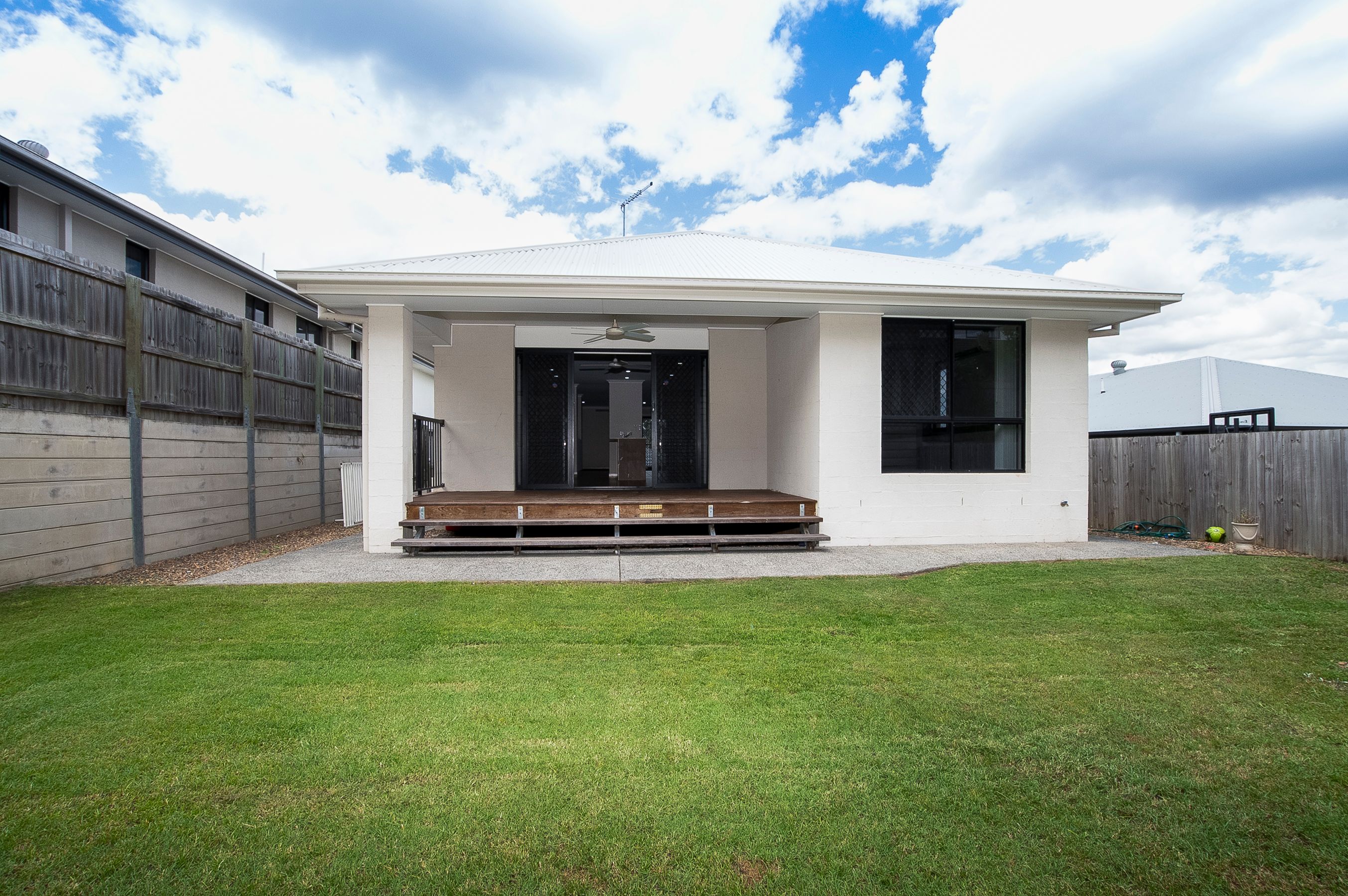 8 Madeira Street, Springfield Lakes, QLD 4300