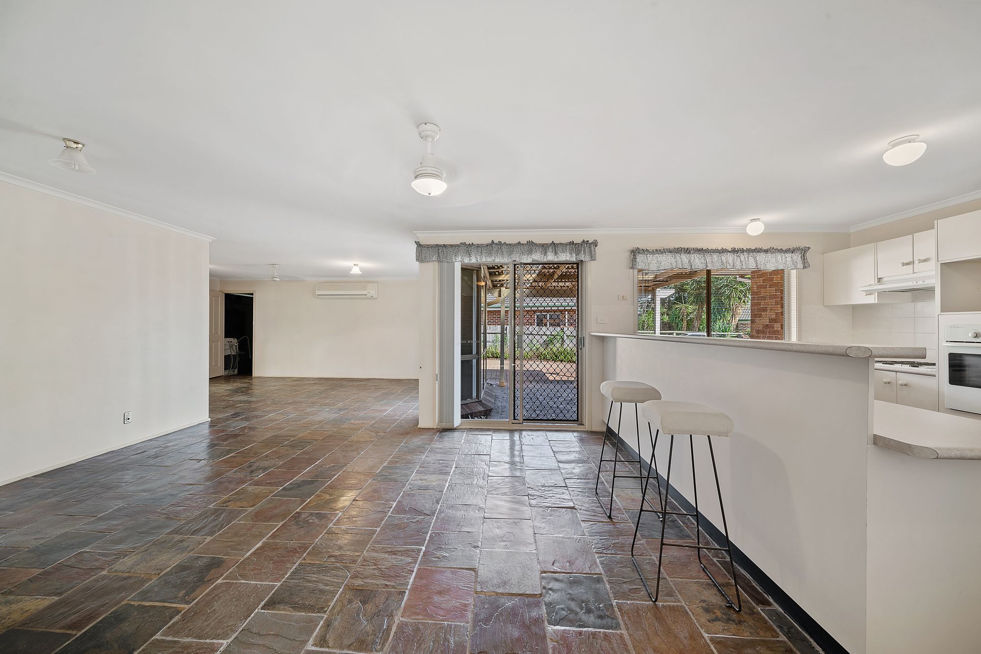 27 Illawarra Circuit, Worrigee NSW 2540