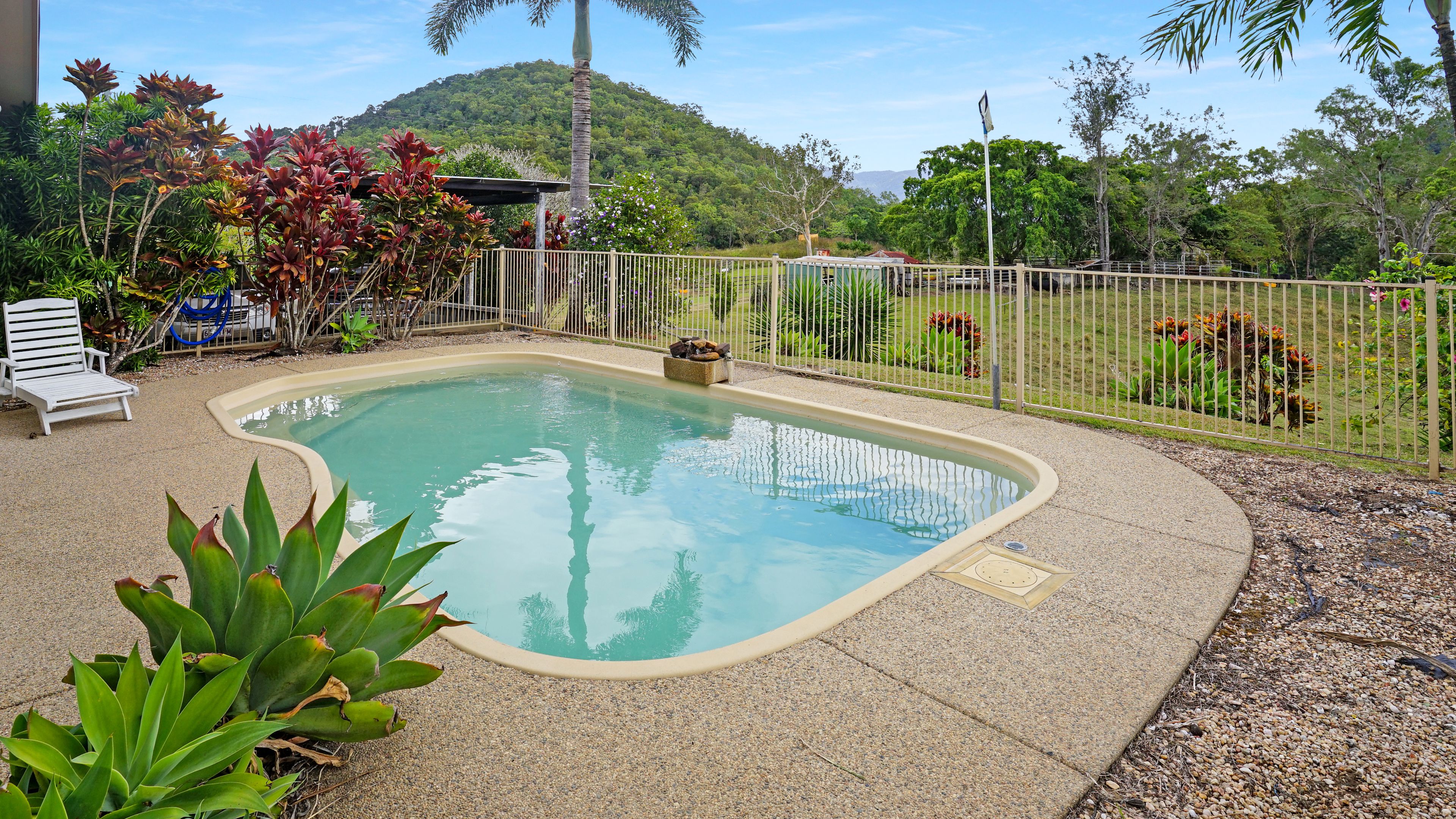 271 Camilleris Road, Mount Charlton, QLD 4741