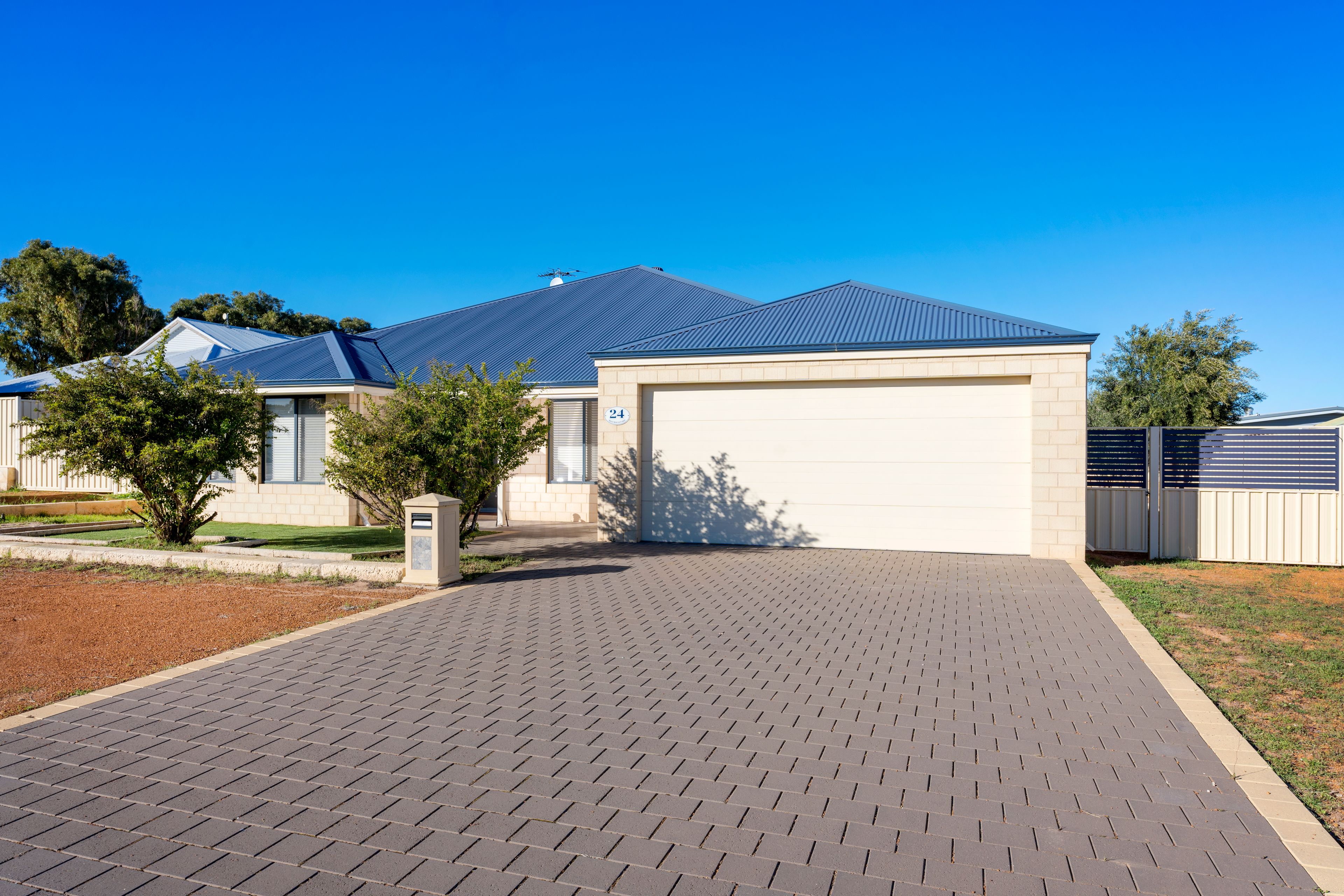 24 Reef Boulevard, Drummond Cove, WA 6532
