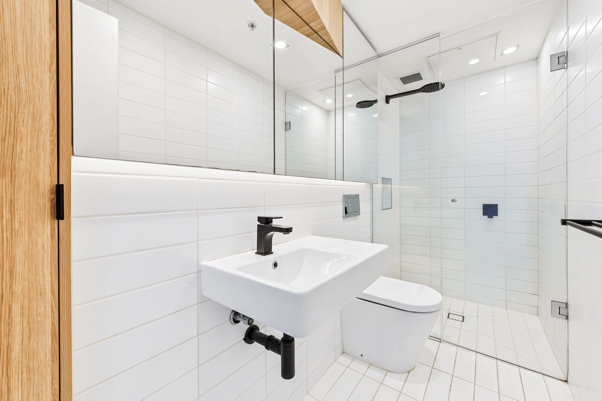 405/33 Harrow Street — photo 8 of 9