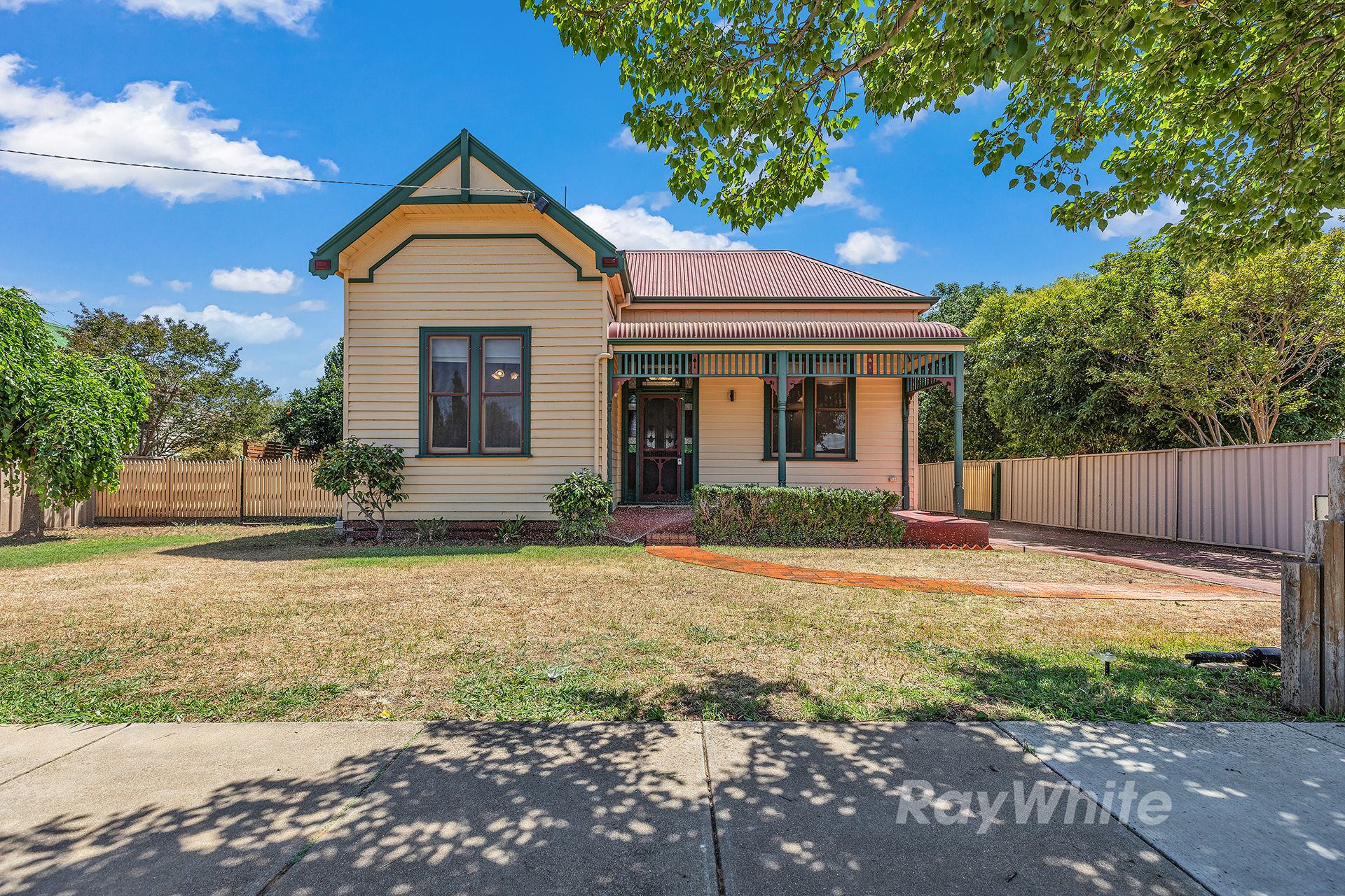 14 Dawson Street, Rochester VIC 3561