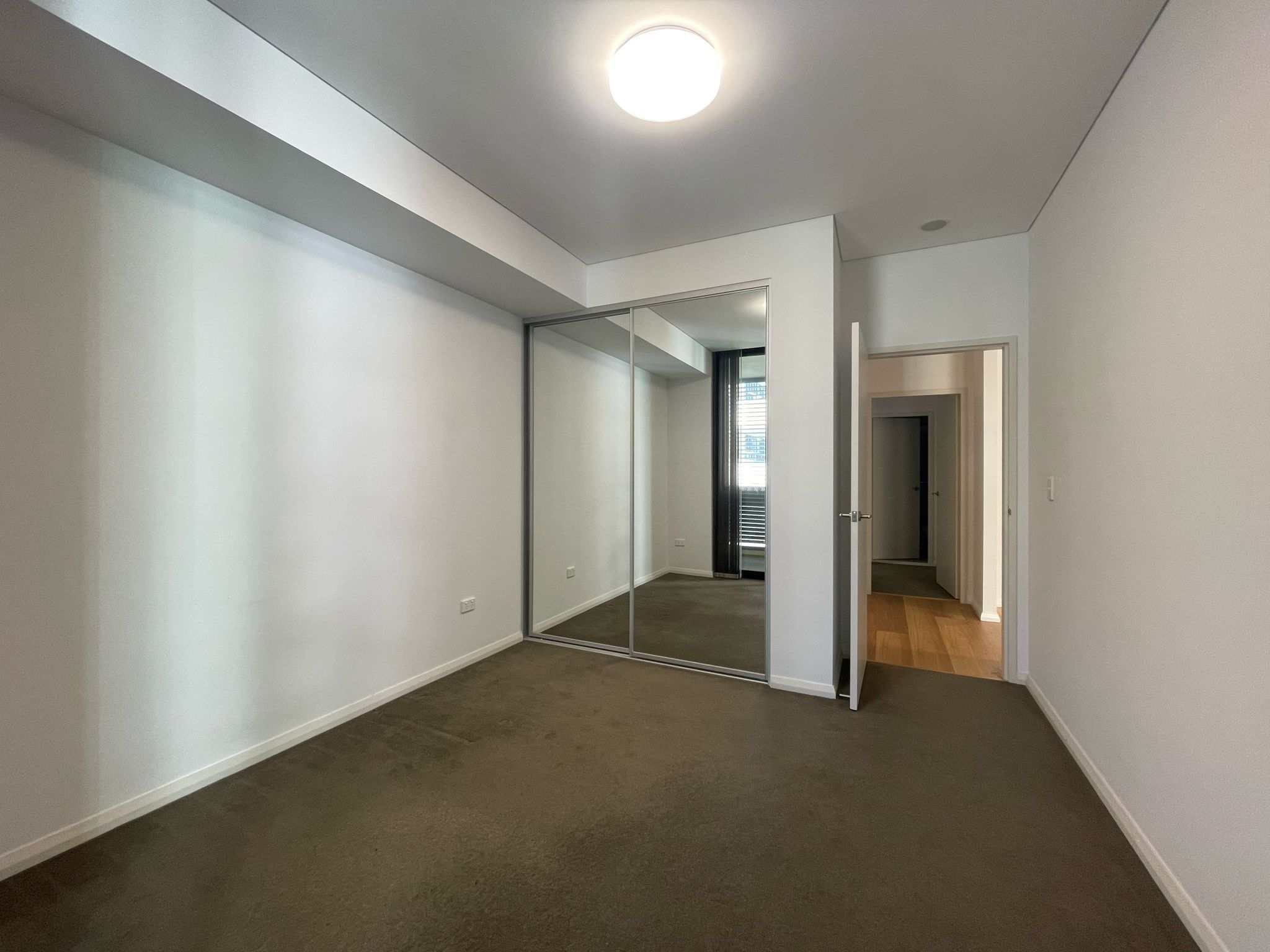 611/21-35 Princes Highway — photo 8 of 13