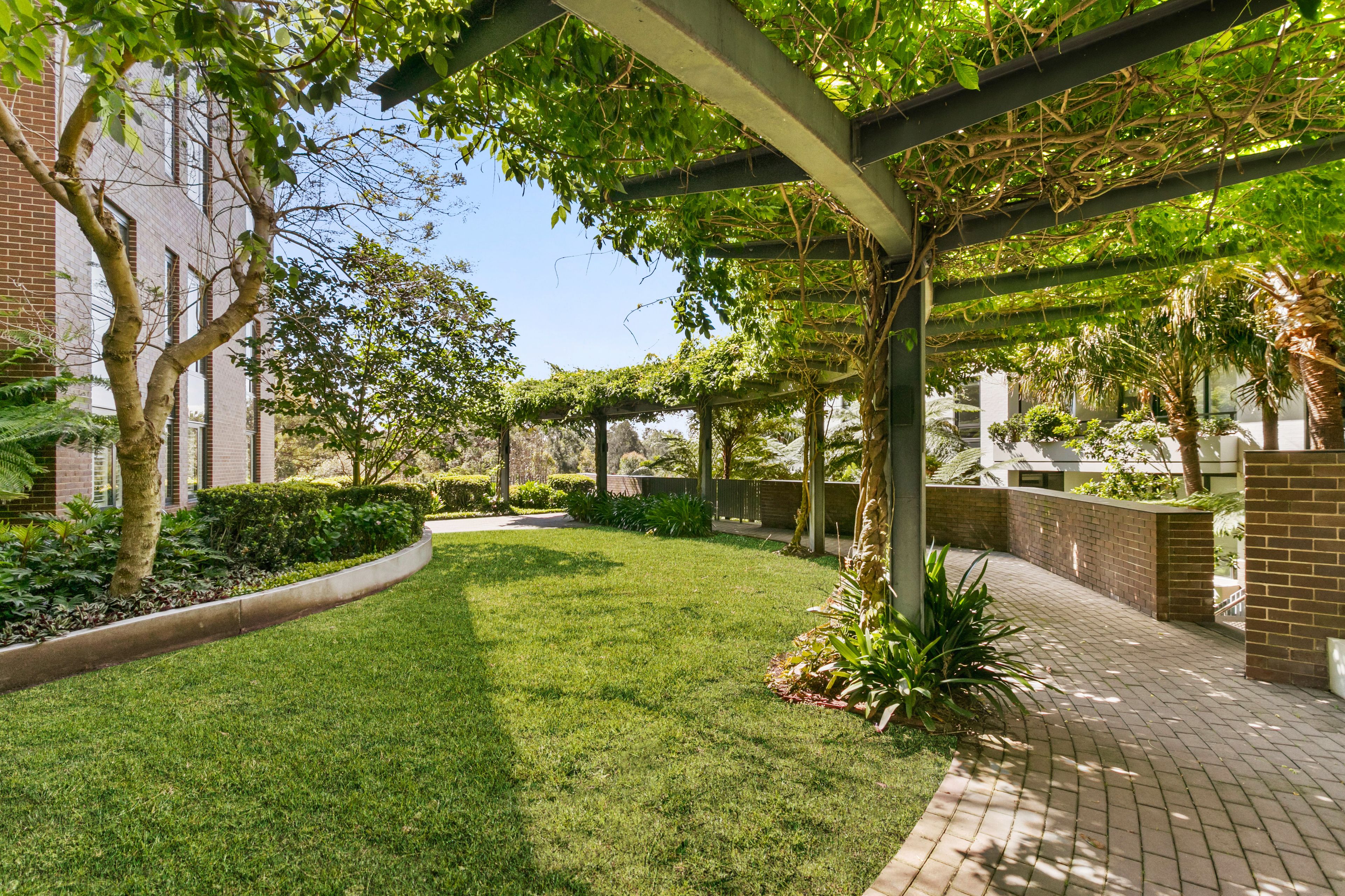 503/1 Cullen Close — photo 8 of 9
