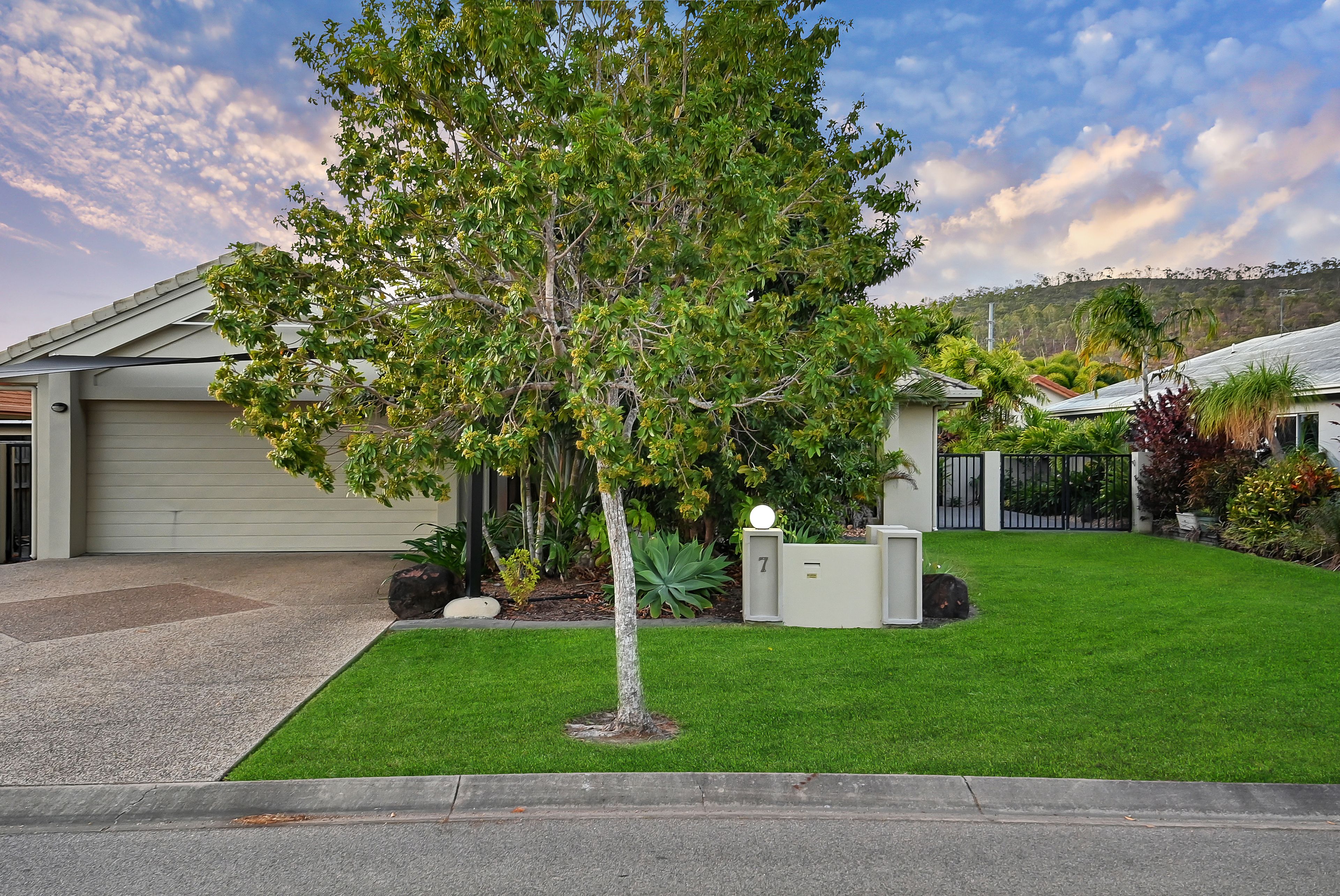 7 Bamboo Crescent, Mount Louisa, QLD 4814