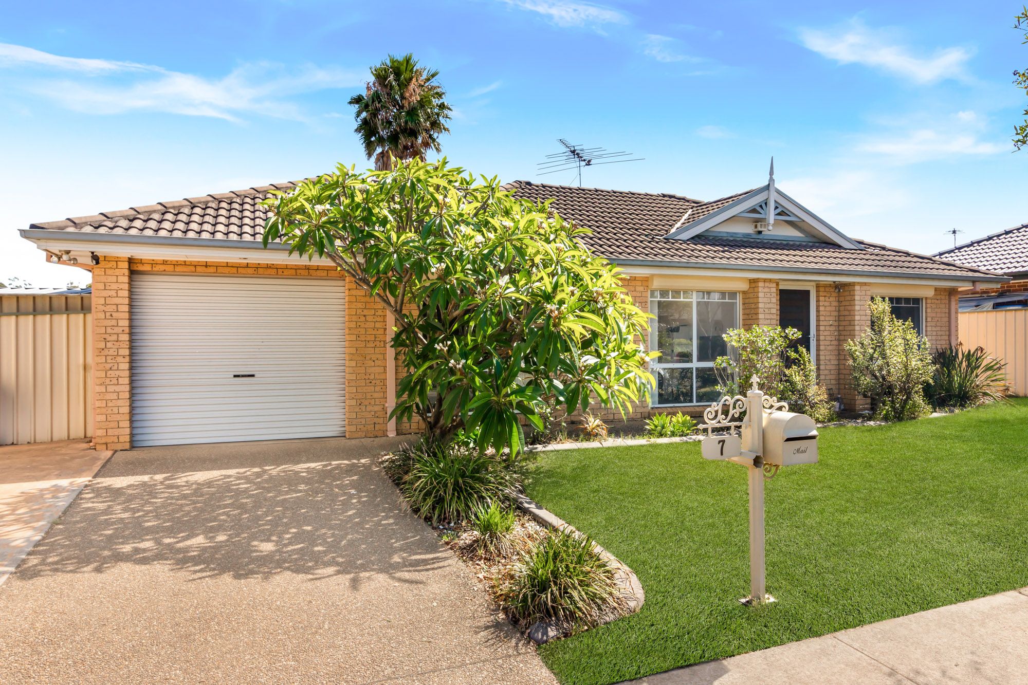 7 Byron Bay Close, Hoxton Park NSW 2171