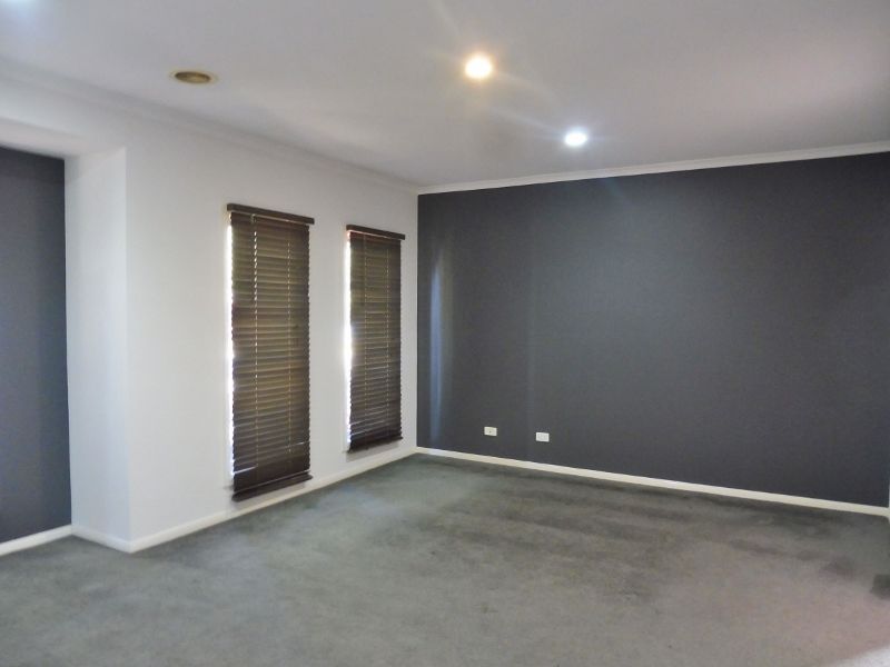 12 Horsham Drive, Cranbourne East, VIC 3977