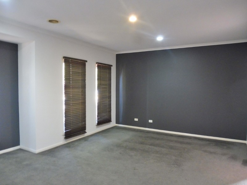 12 Horsham Drive, Cranbourne East, VIC 3977