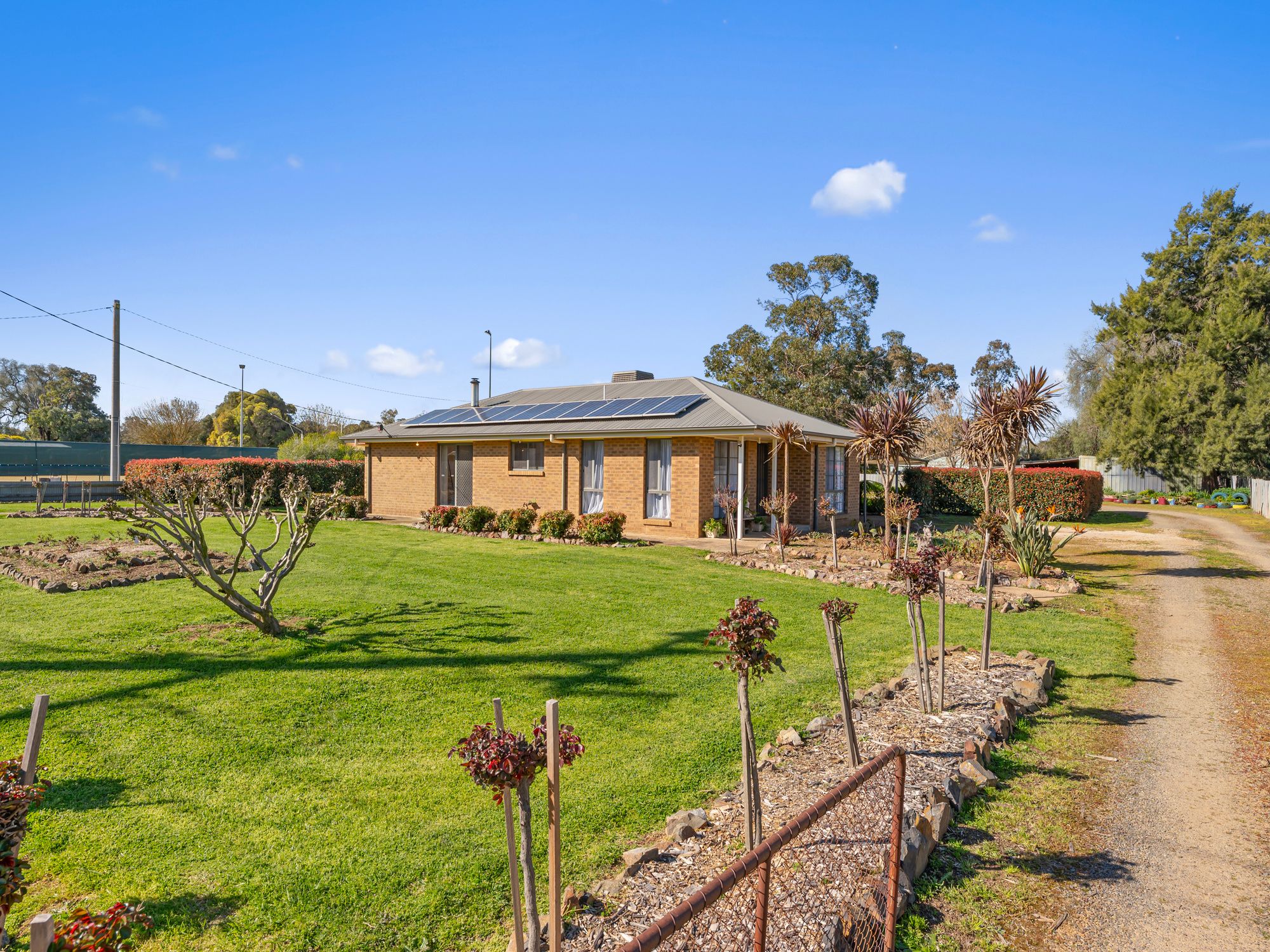 27 Devenish Road — photo from Ray White Benalla