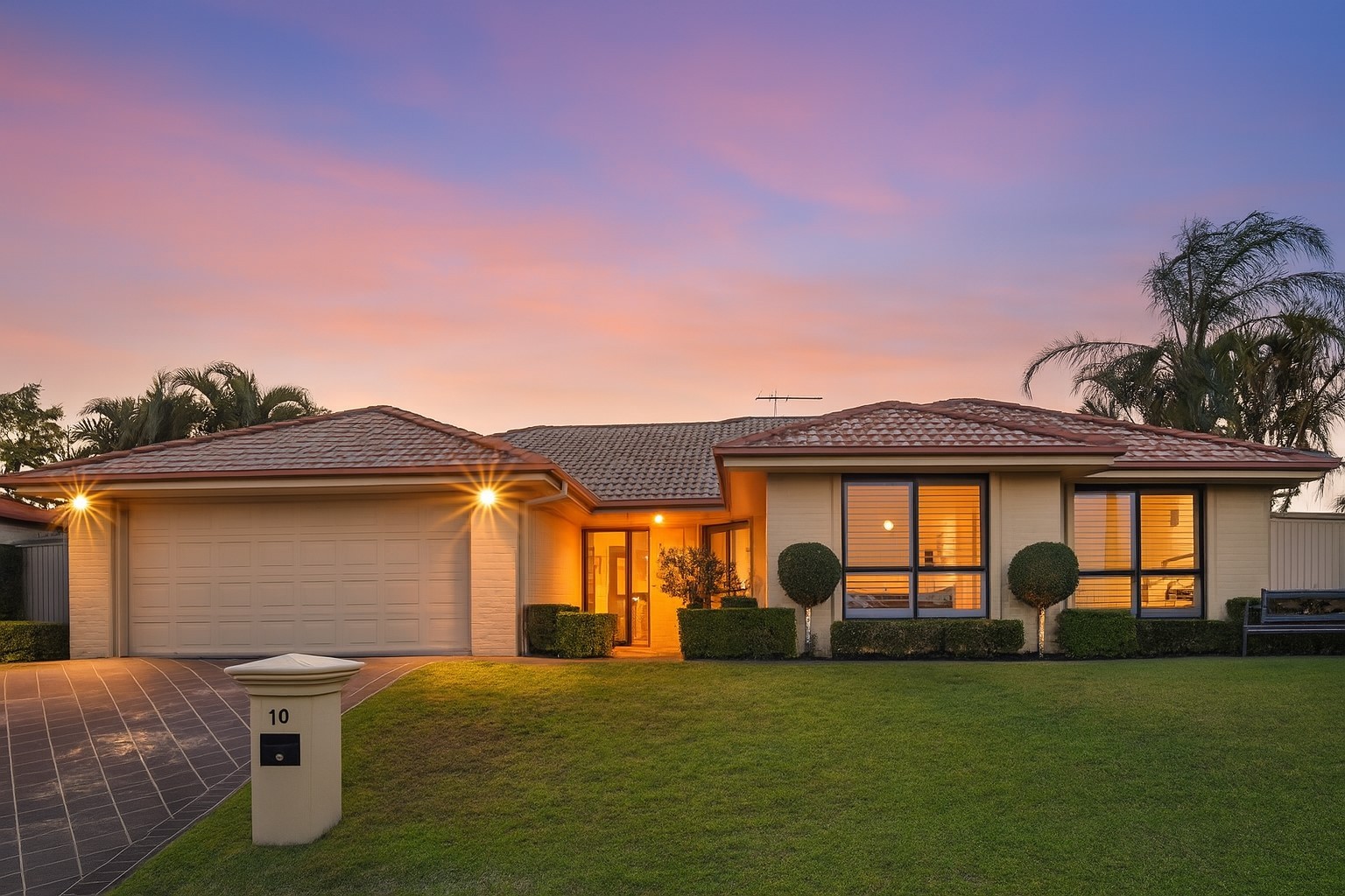 10 Hamilton Close, Forest Lake, QLD 4078