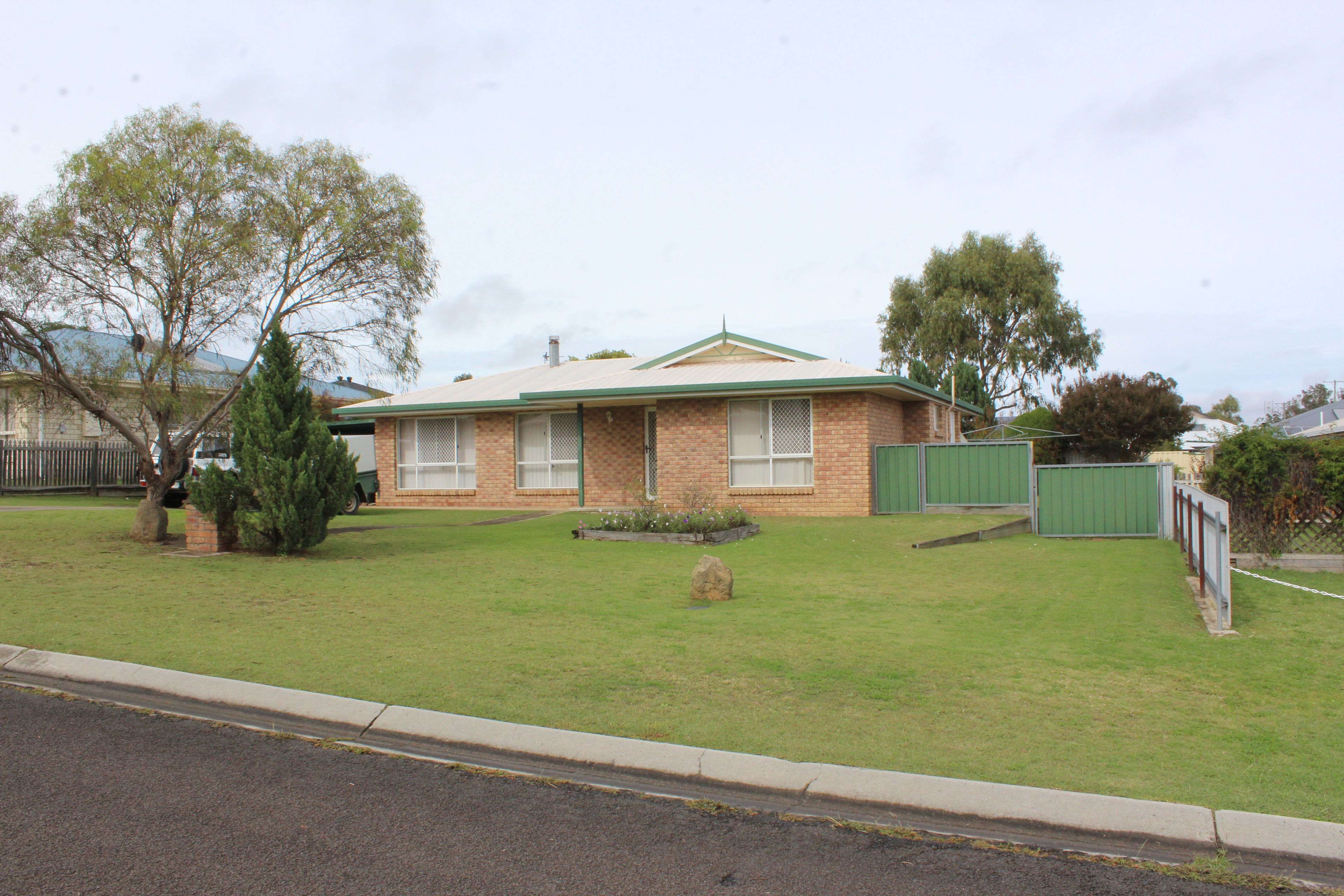 4 Lyons Crescent, Warwick QLD 4370