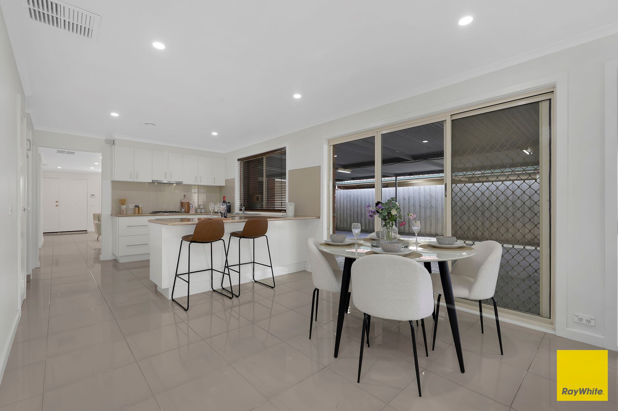 17 Thames Way — photo 6 of 17