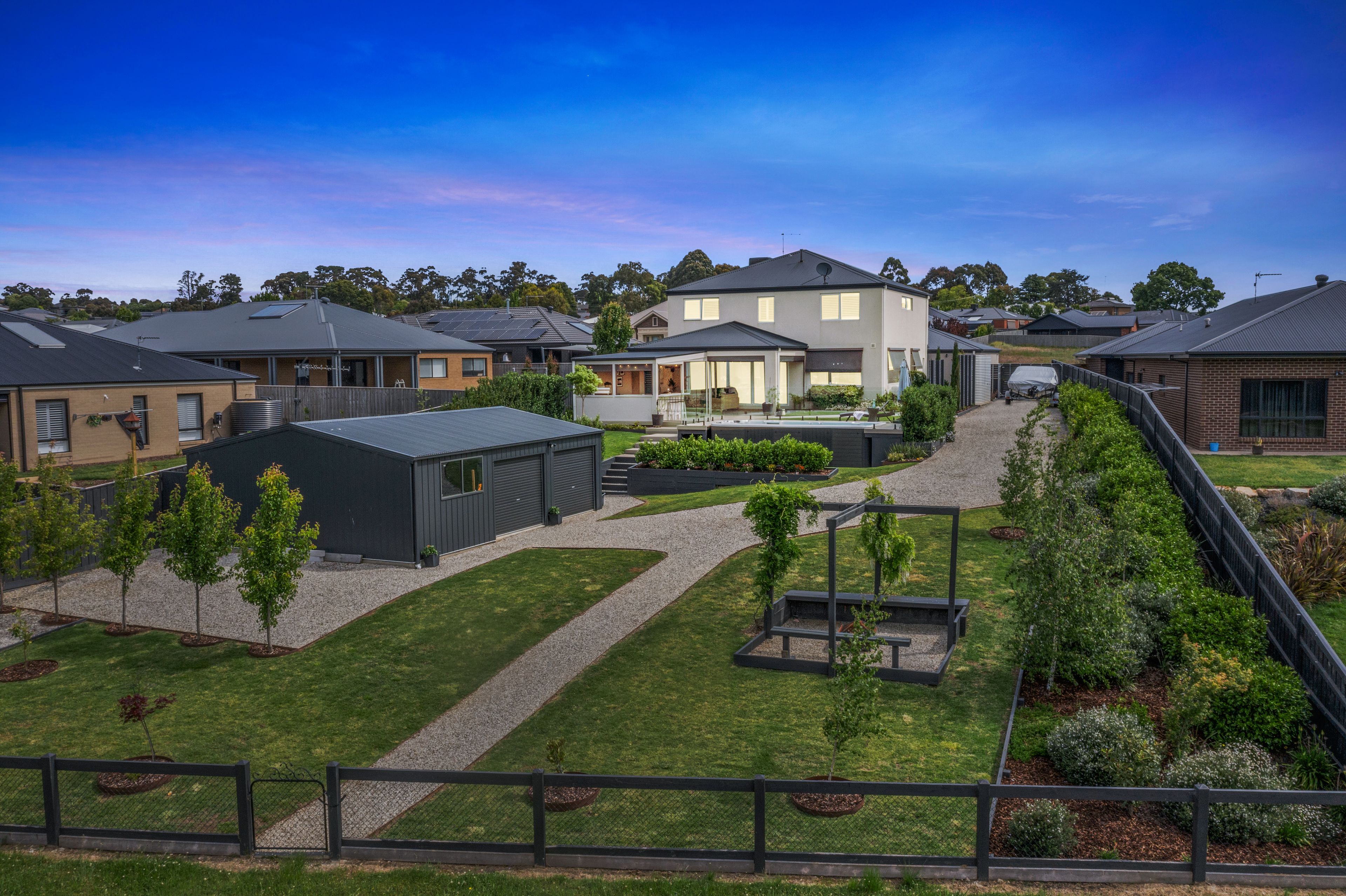 10 Hugo Place, BROWN HILL, VIC 3350