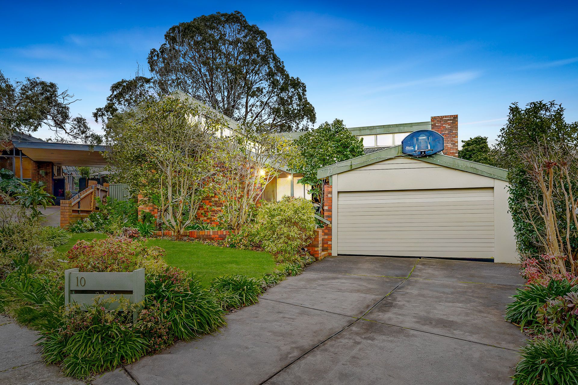 10 Dalkeith Close — photo from Ray White Judd White Group - Glen Waverley