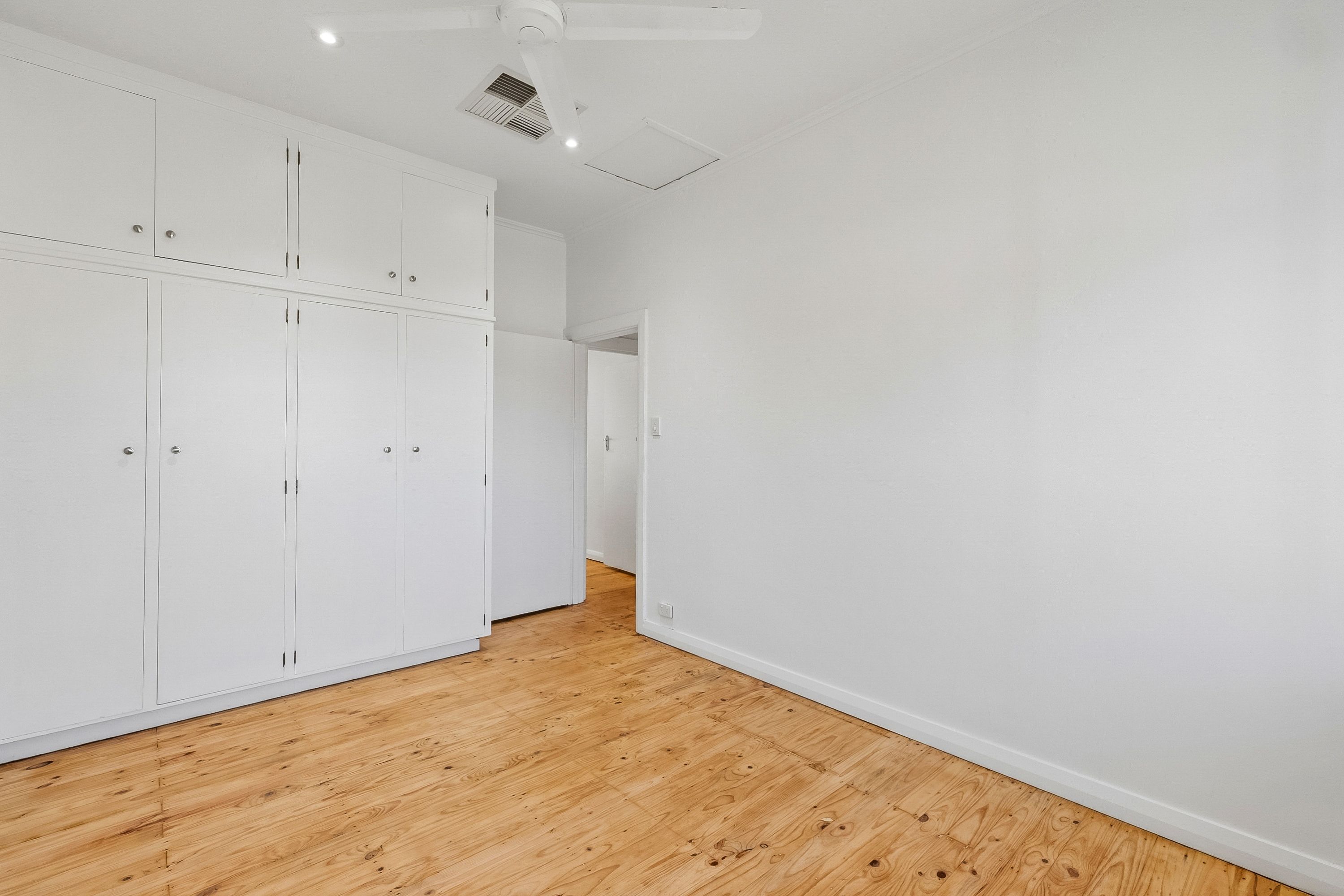 11 Buchan Street — photo 10 of 12