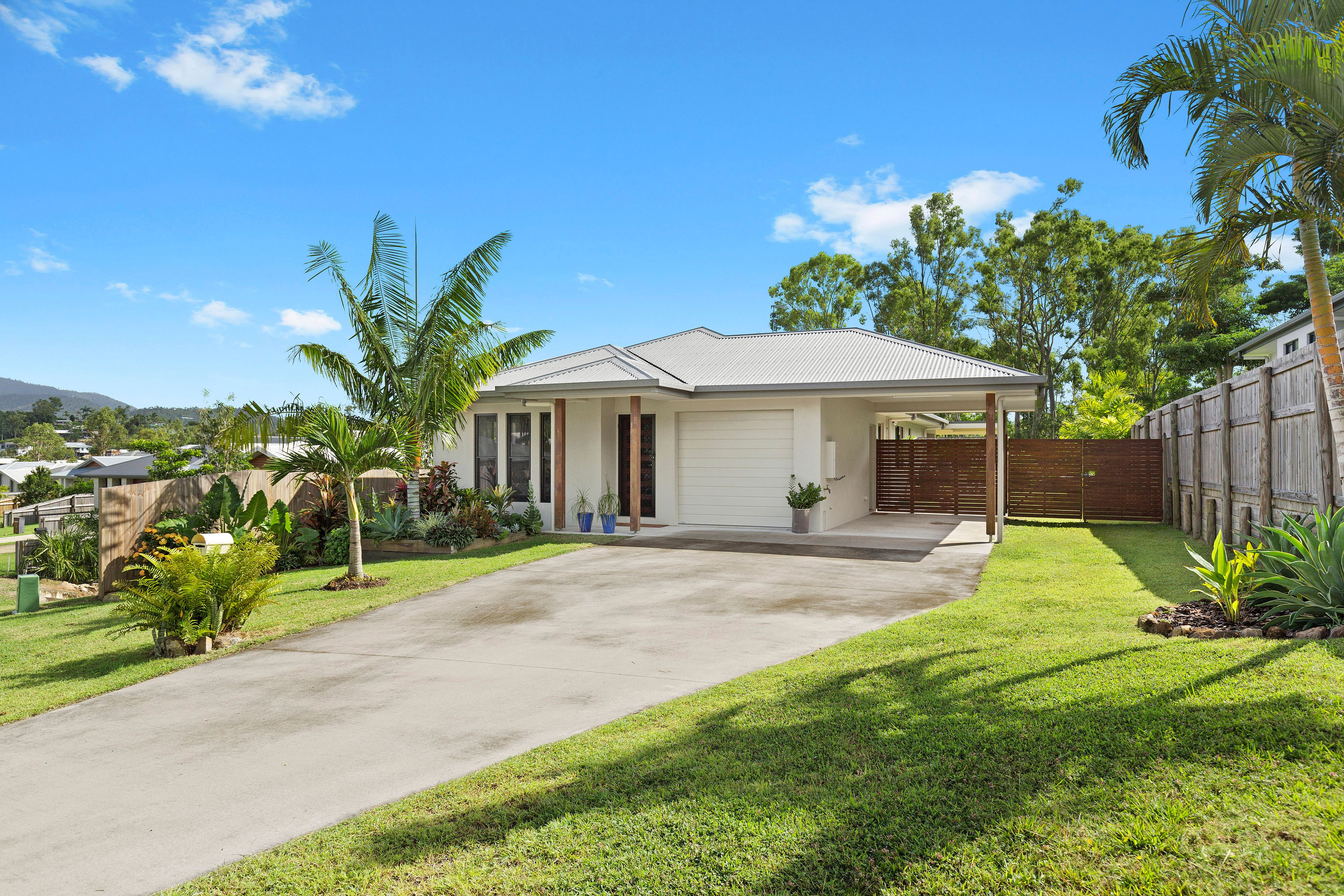 31 Twin Creek Court, Cannonvale QLD 4802