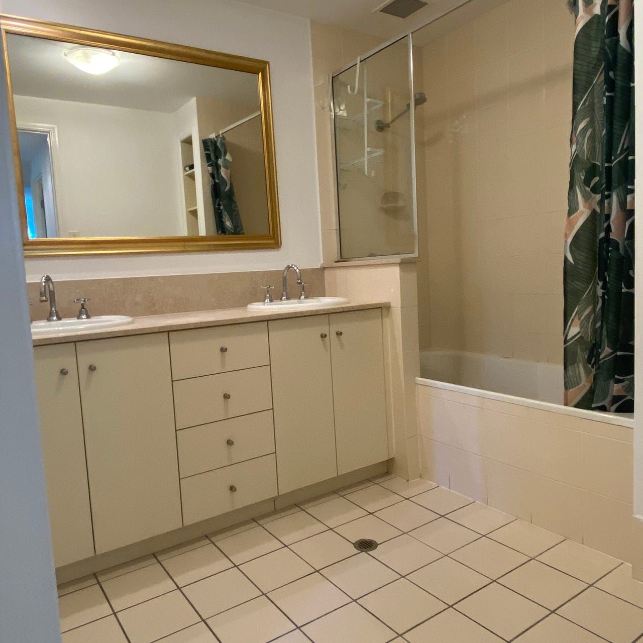 822/2-10 Greenslopes Street — photo 7 of 9