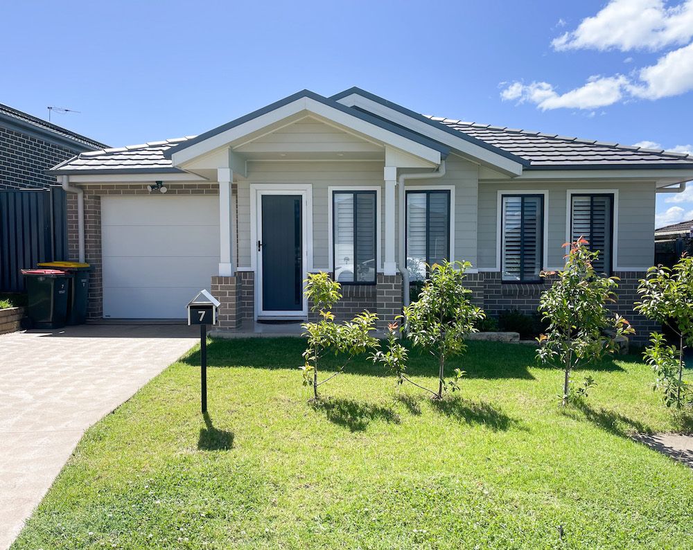 7 Cymbeline Street, Rosemeadow, NSW 2560 Leased House Ray White