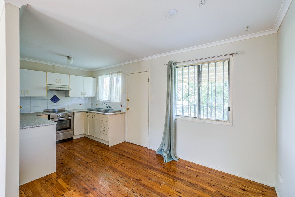 133 Waratah Drive — photo 3 of 14