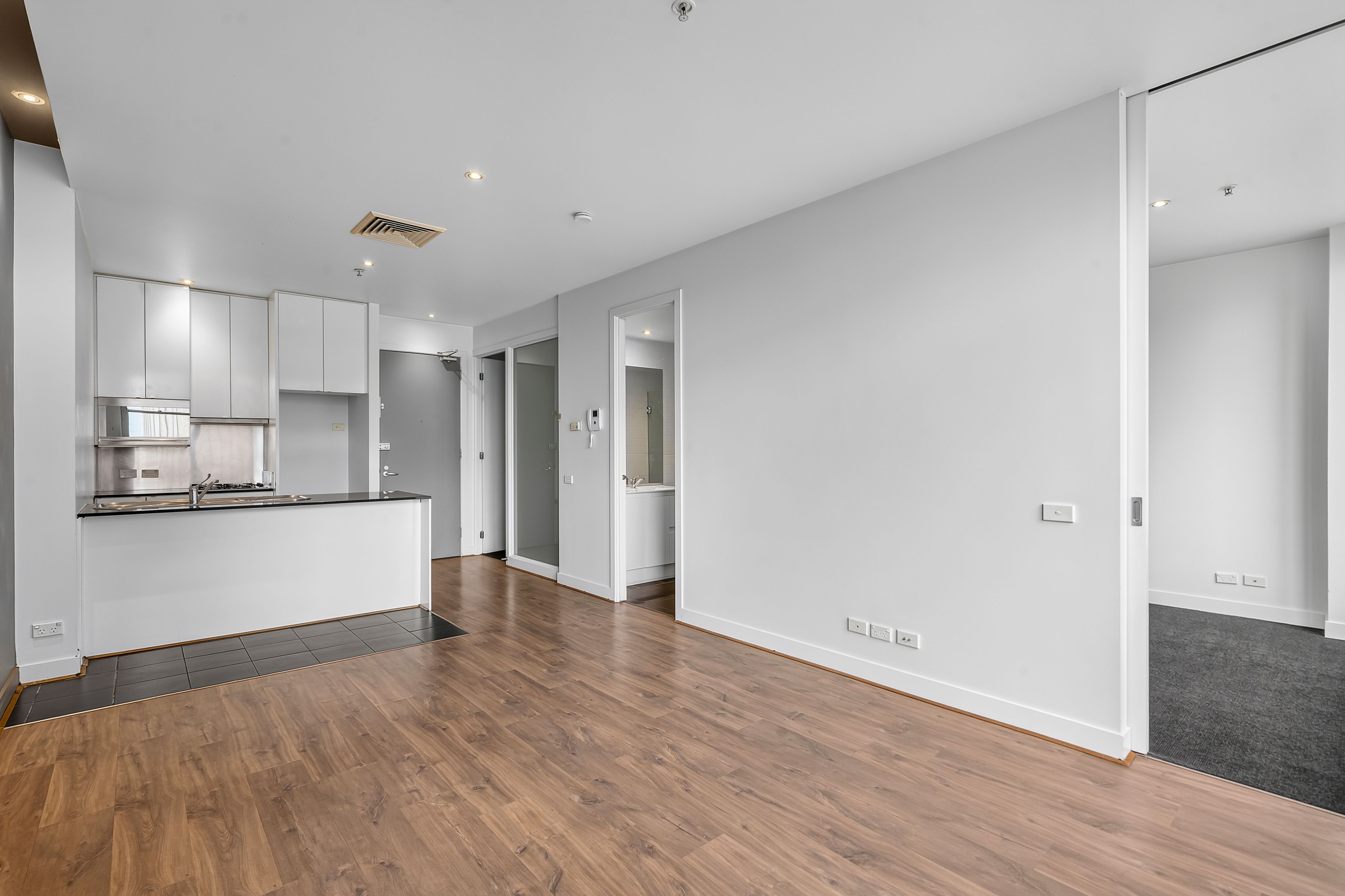 906/325 Collins Street — photo 4 of 10