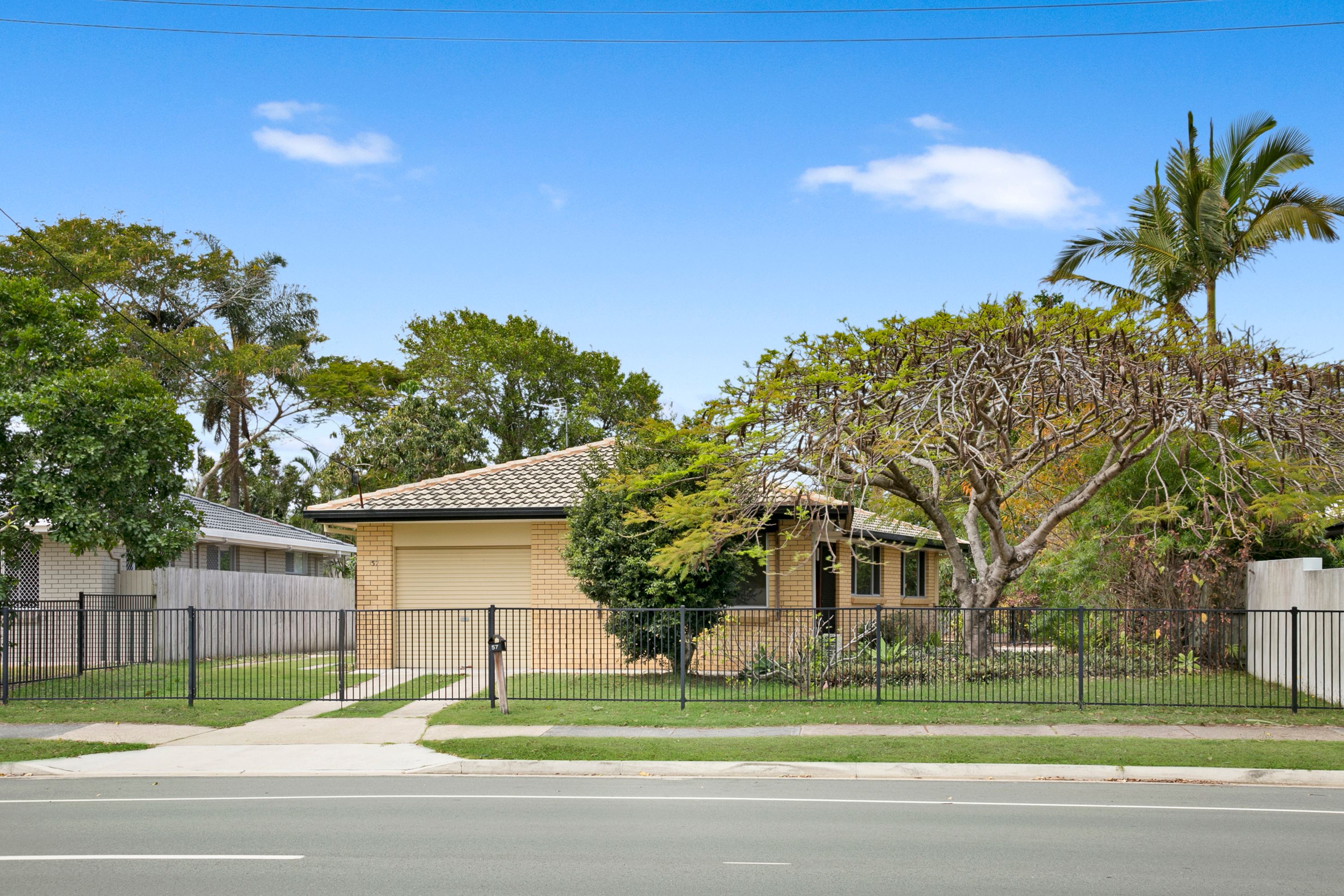 57 Alec Avenue, Mermaid Waters QLD 4218