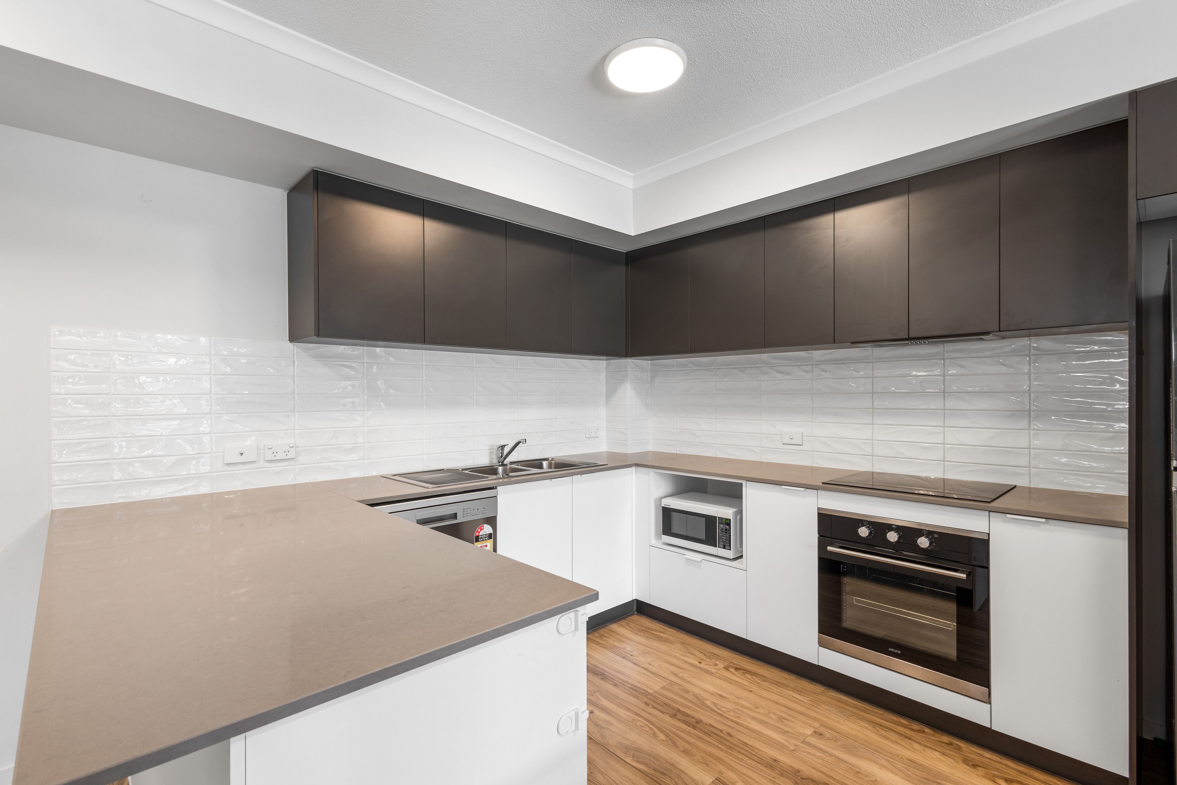 305/14 Maud Street — photo 7 of 18