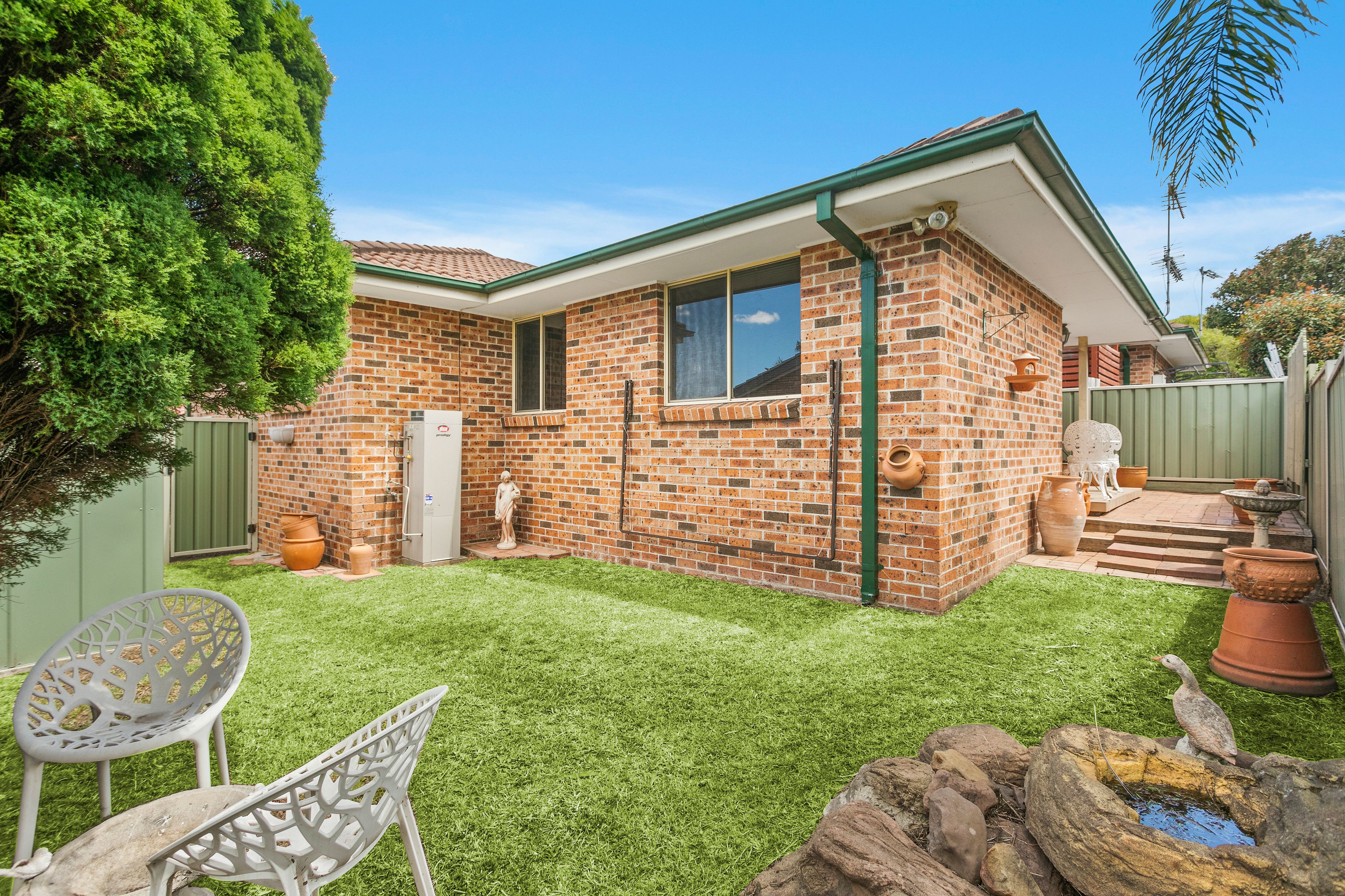 2/7 Gloucester Circuit, Albion Park, NSW 2527