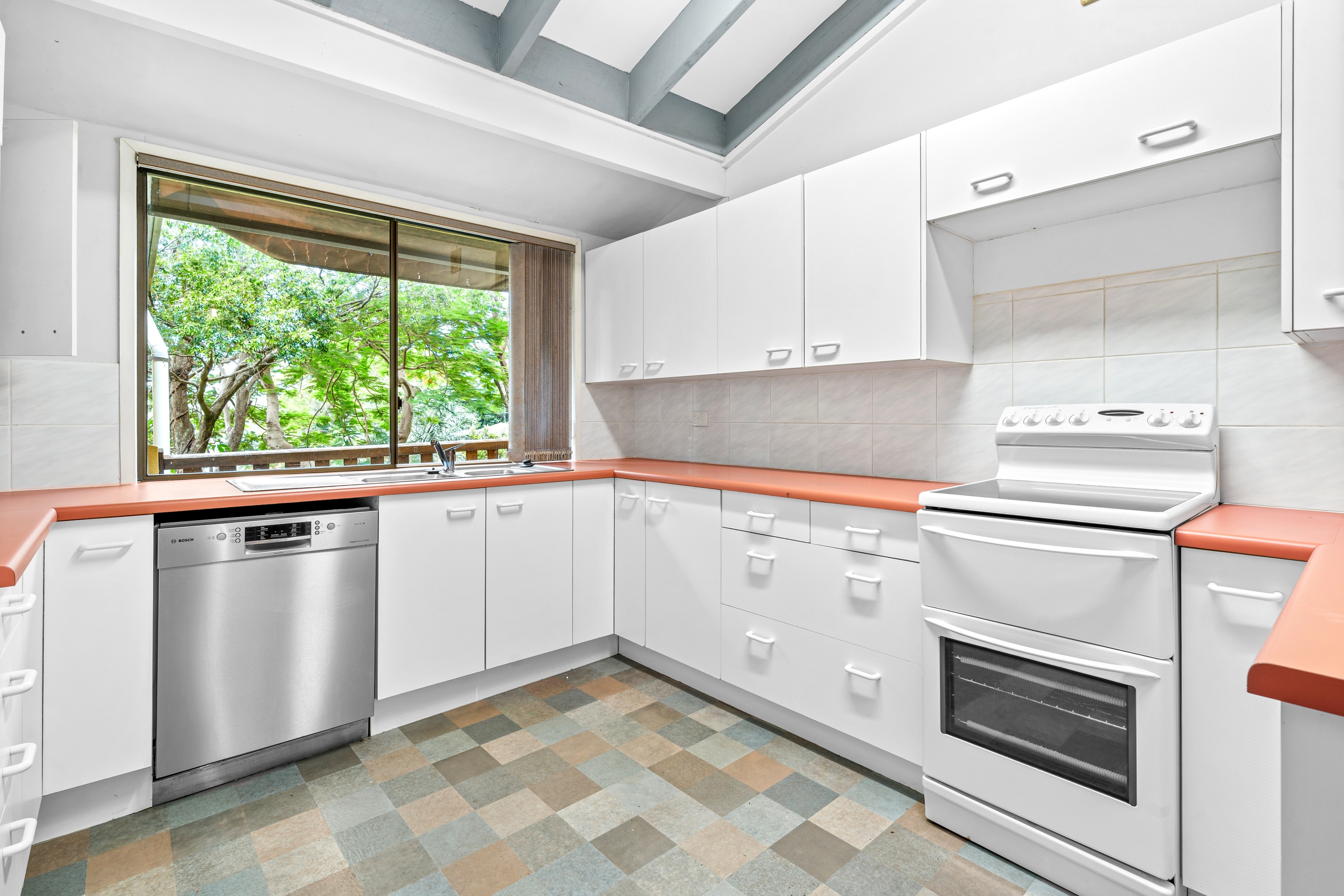 19 Cluden Street, Holland Park West, QLD 4121