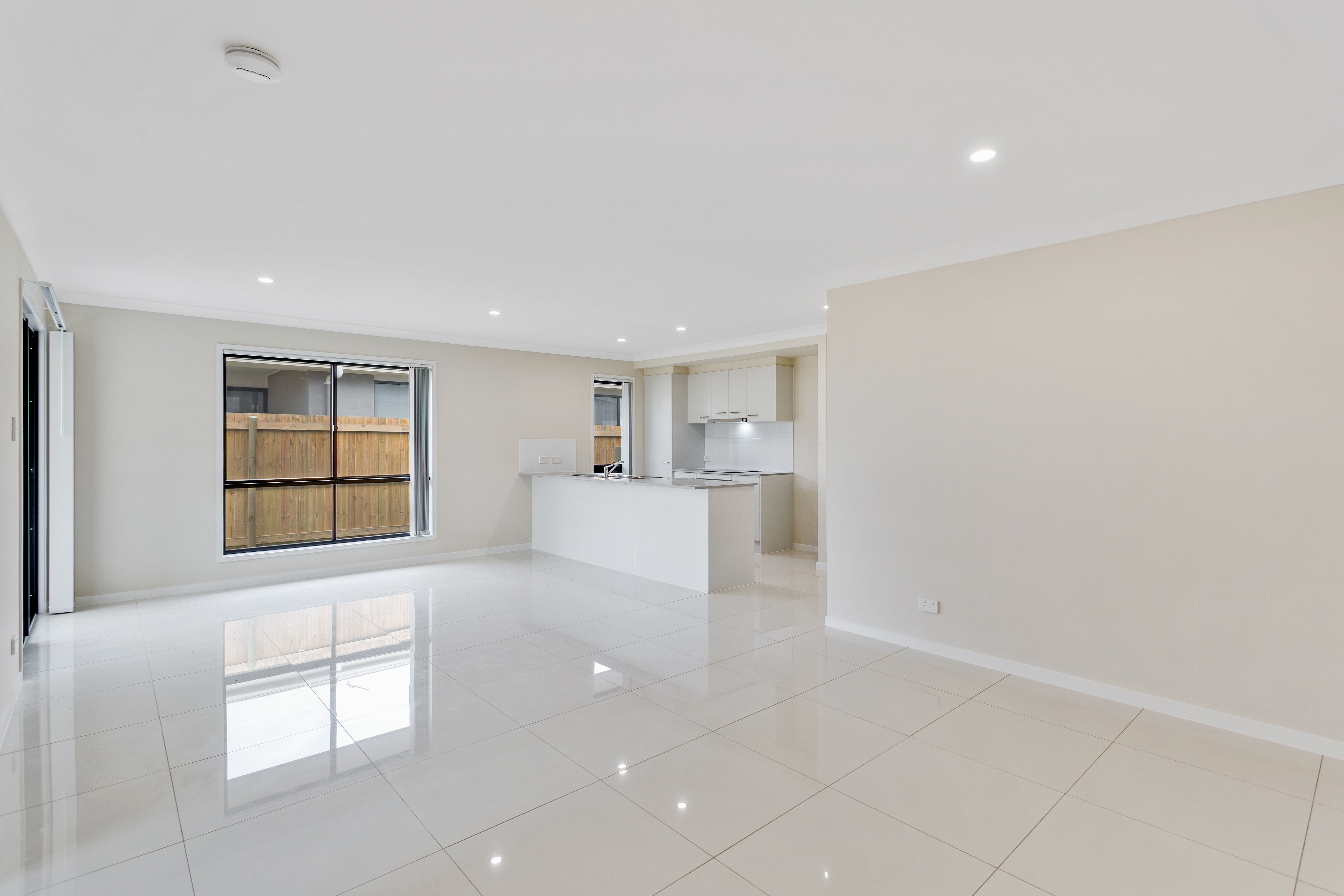 1/7 Myrtleford Crescent, CAMBOOYA, QLD 4358