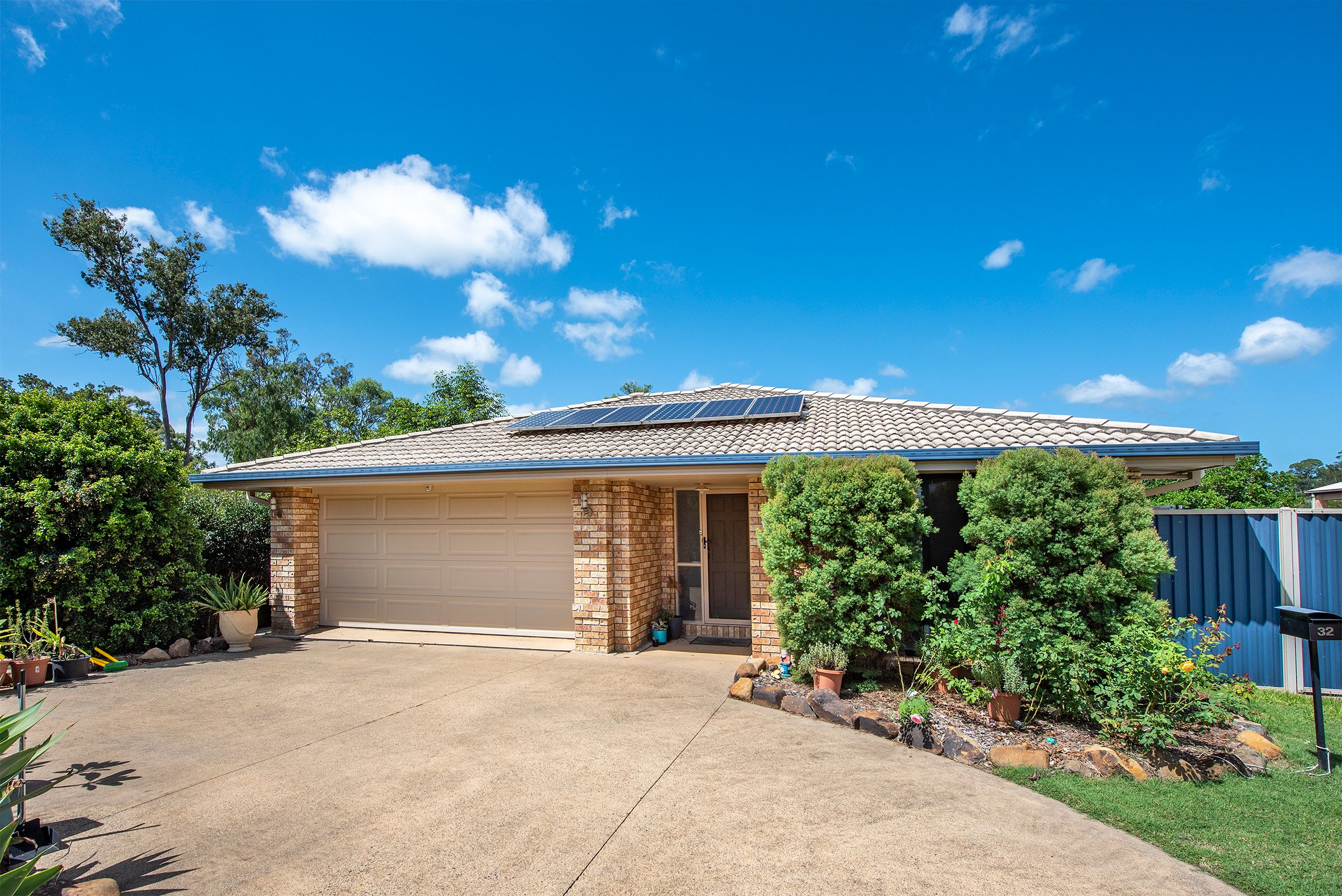 32 Mountain View Crescent, Mount Warren Park, QLD 4207