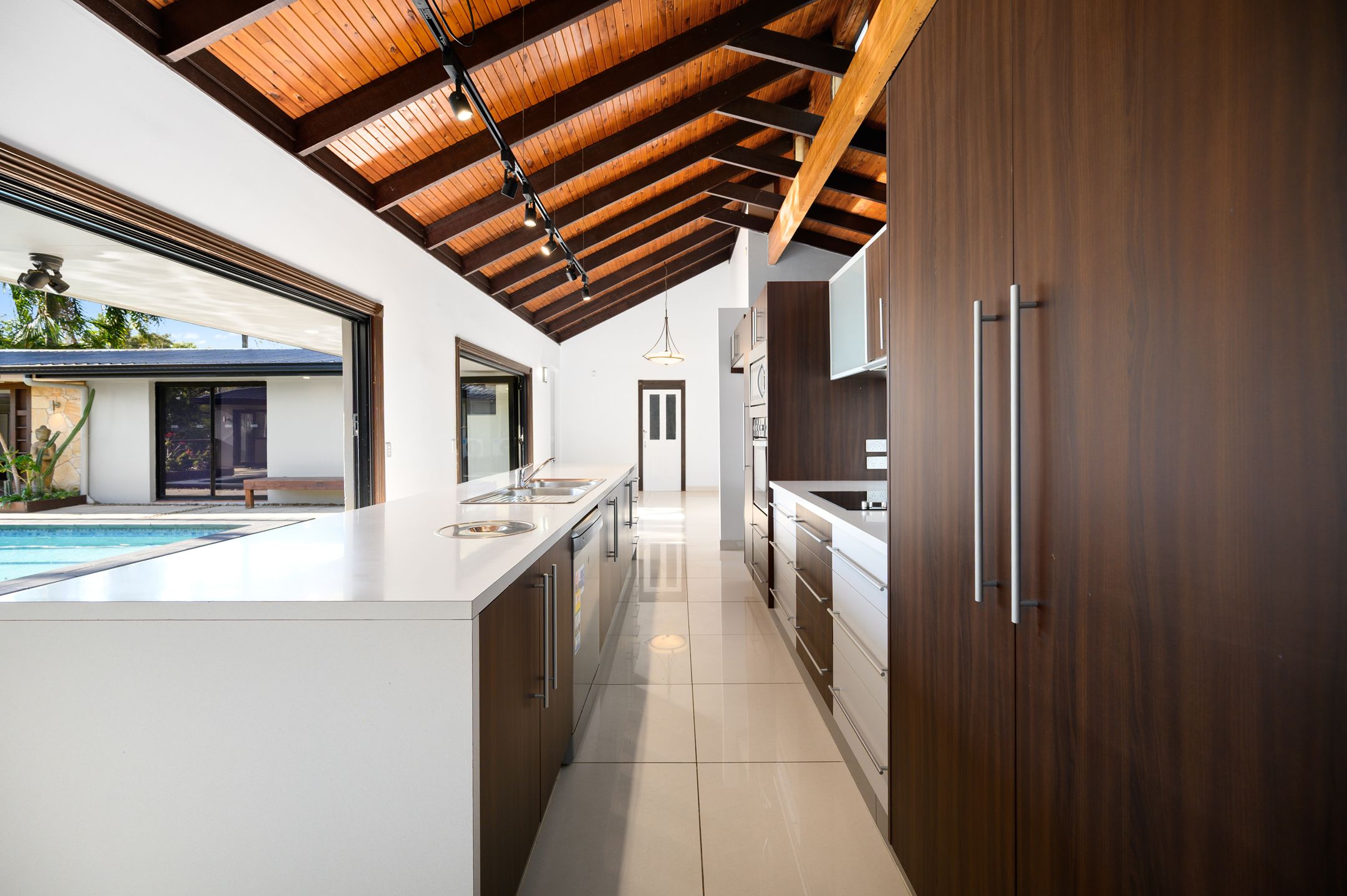 50-52 Helensvale Road — photo 10 of 24