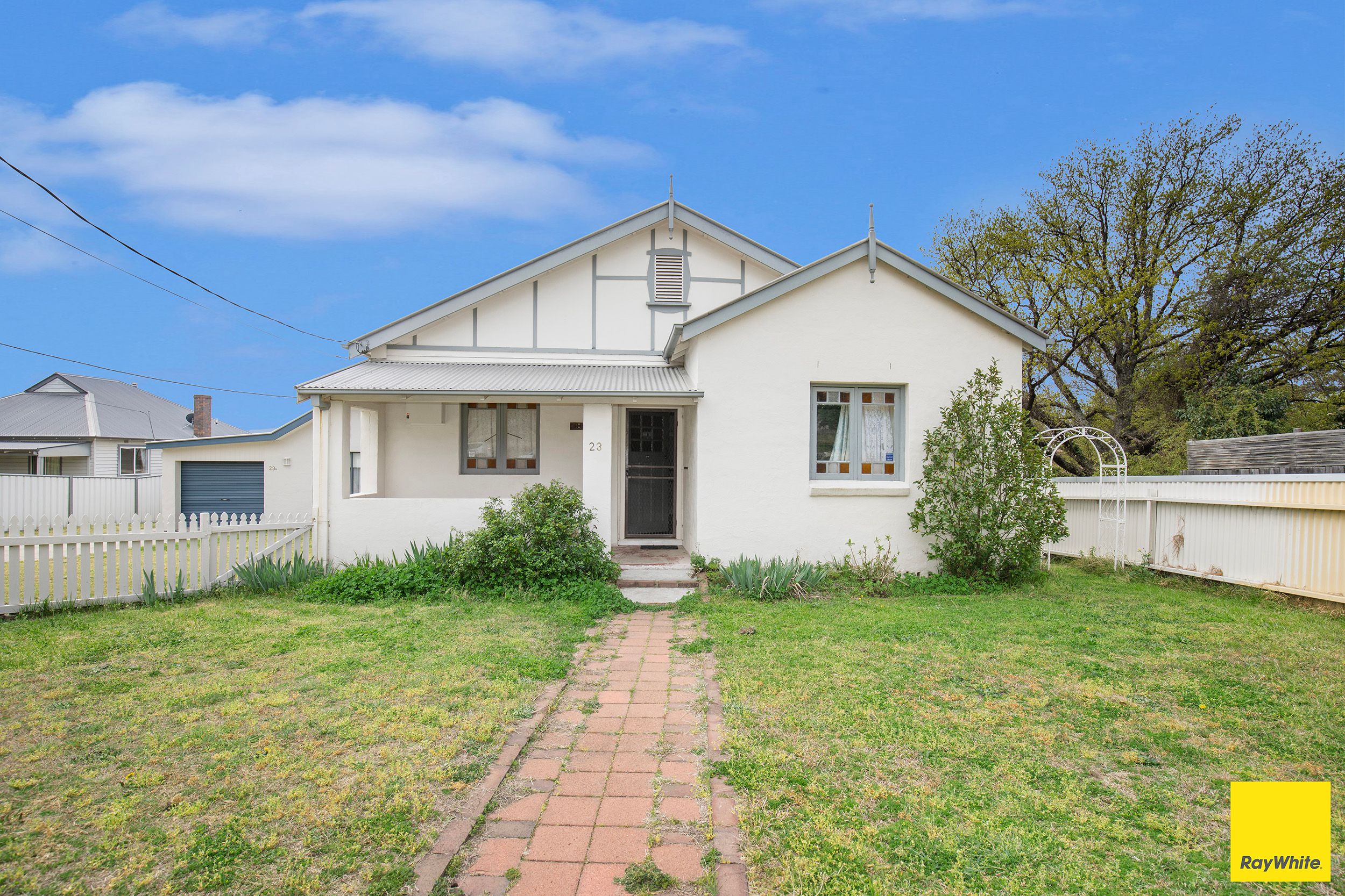 23 Railway Parade, Armidale, NSW 2350