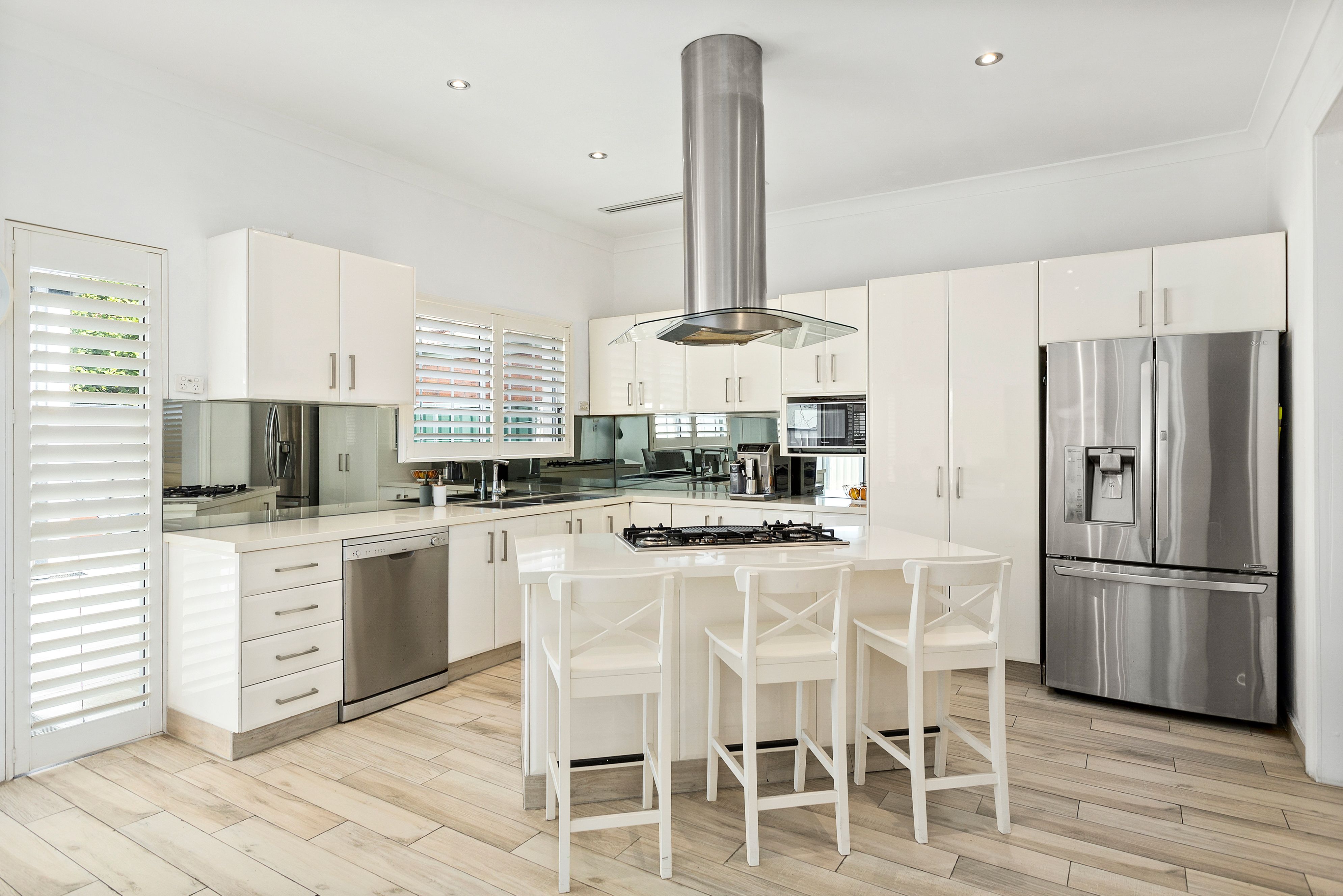 33 Beach Street — photo 4 of 8
