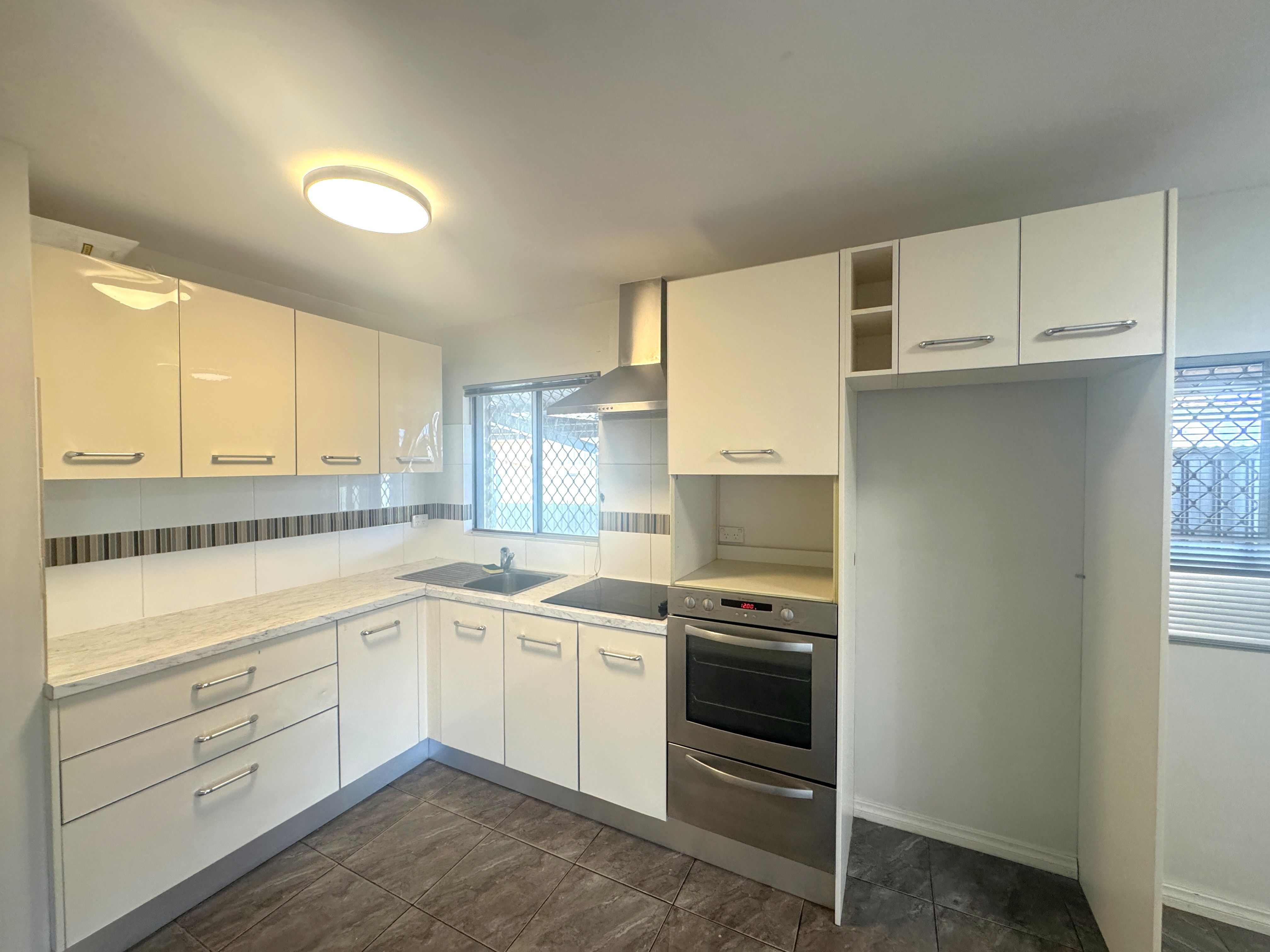 66 Robinson Street — photo 12 of 30
