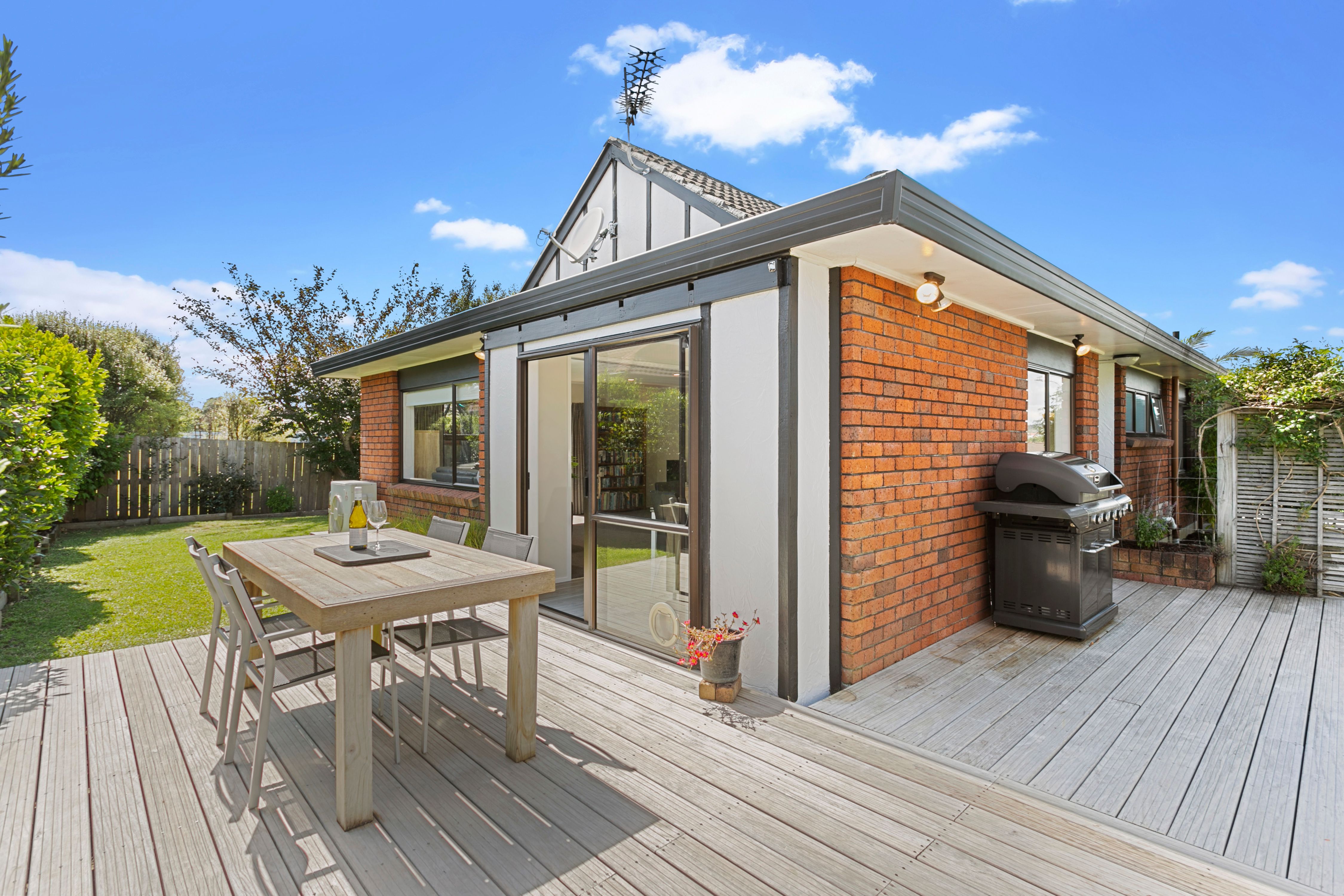 1/8 Kadina Place, Botany Downs, Manukau City