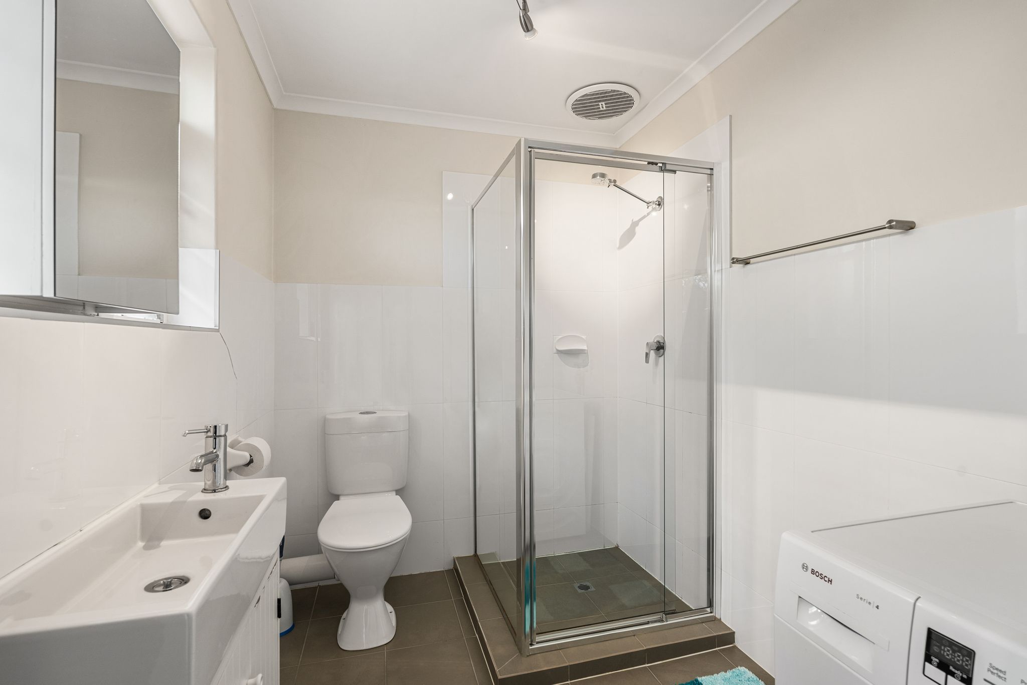 3/39 Roberts Street — photo 4 of 11