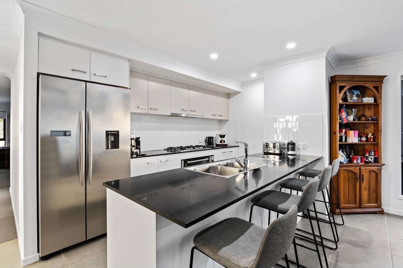 3 Barbara Plant Court, SPRING MOUNTAIN, QLD 4300